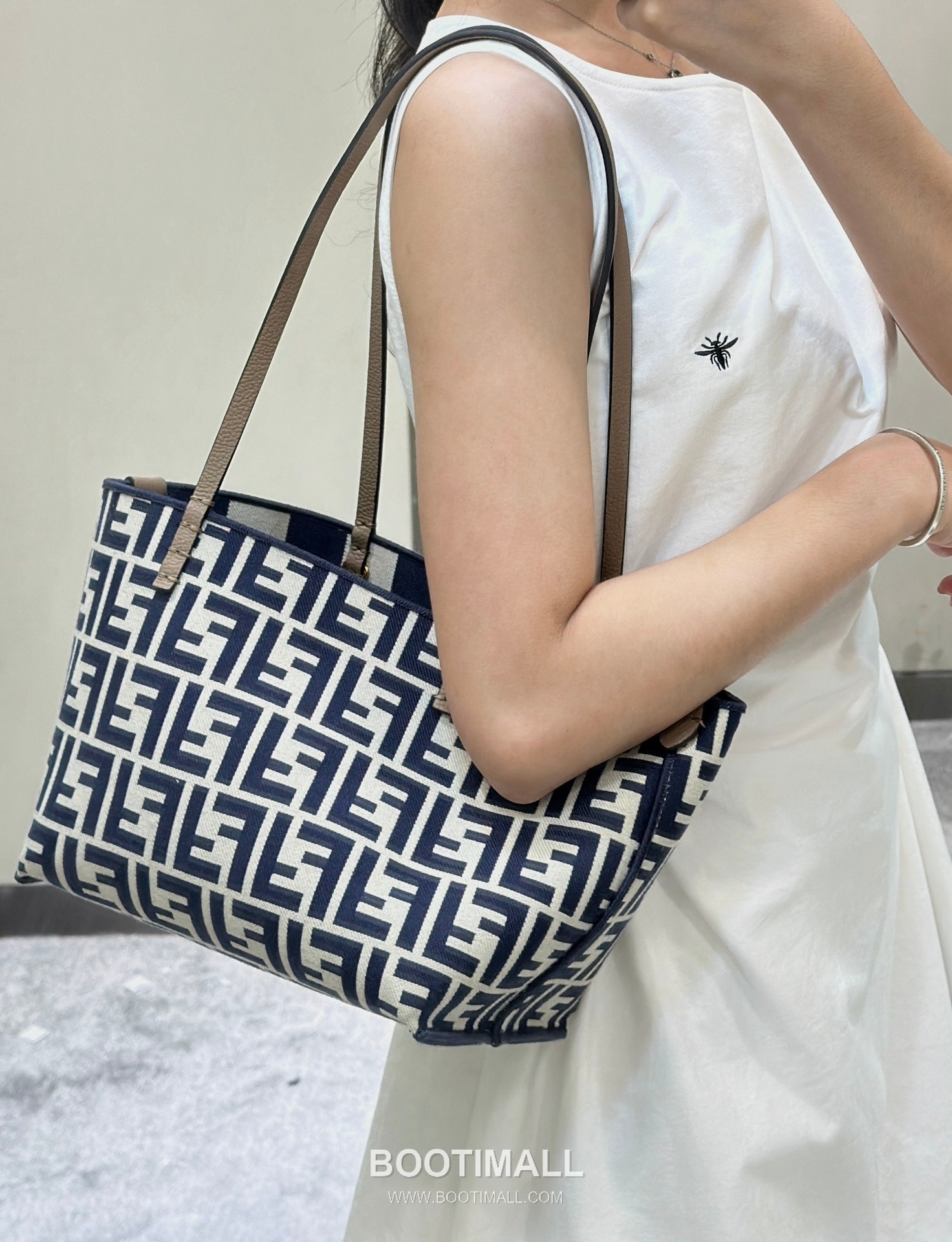 Fendi Roll Pequin FF Reversible Canvas Blue Tote Bag 펜디 롤 페퀸 FF 리버서블 캔버스 블루 토트백 22cm 3