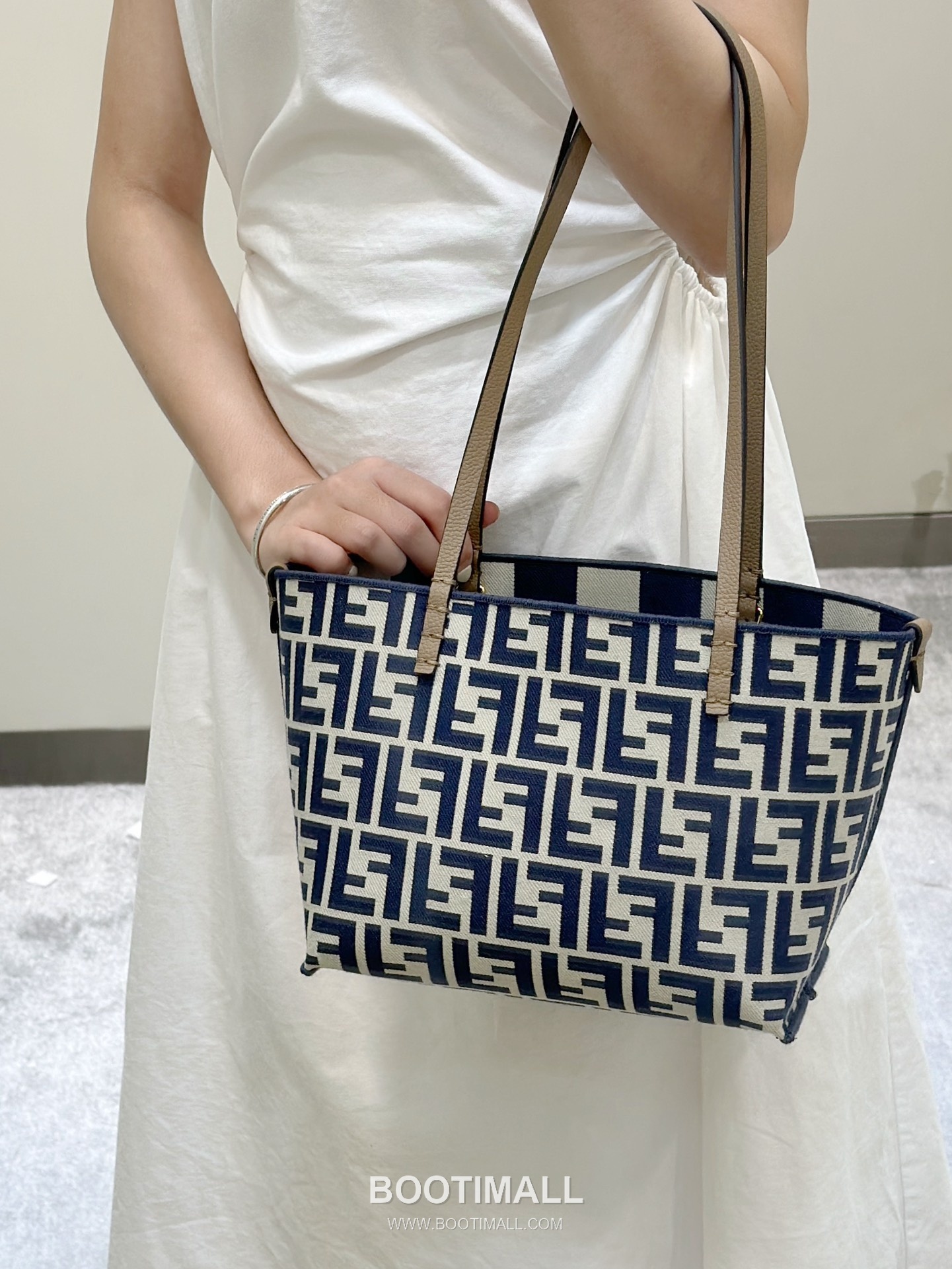 Fendi Roll Pequin FF Reversible Canvas Blue Tote Bag 펜디 롤 페퀸 FF 리버서블 캔버스 블루 토트백 22cm 4