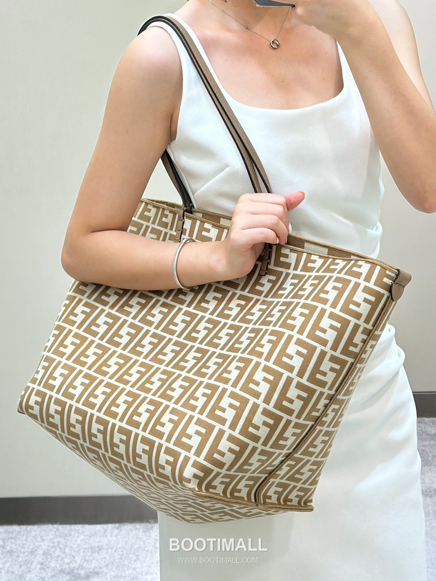 Fendi Roll Pequin FF Reversible Canvas Beige Tote Bag 펜디 롤 페퀸 FF 리버서블 캔버스 베이지 토트백 33cm 21