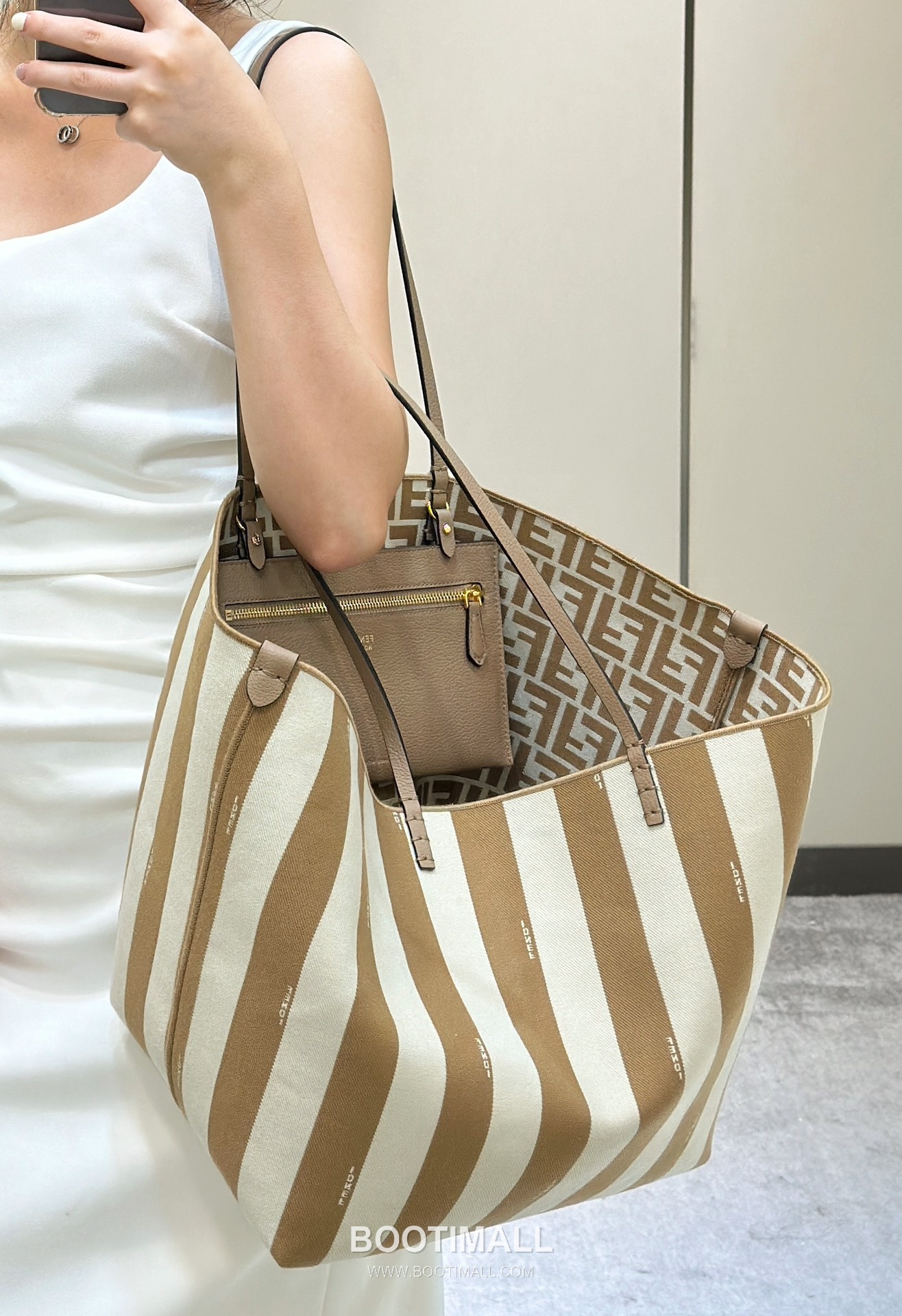 Fendi Roll Pequin FF Reversible Canvas Beige Tote Bag 펜디 롤 페퀸 FF 리버서블 캔버스 베이지 토트백 33cm 23