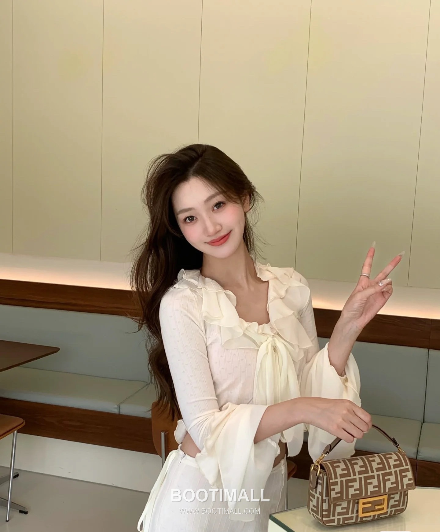 Fendi Baguette FF Logo Pequin FF Fabric Beige Chain Flap Bag 펜디 바게트 FF 로고 페퀸 패브릭 베이지 체인 플랩백 20cm 1