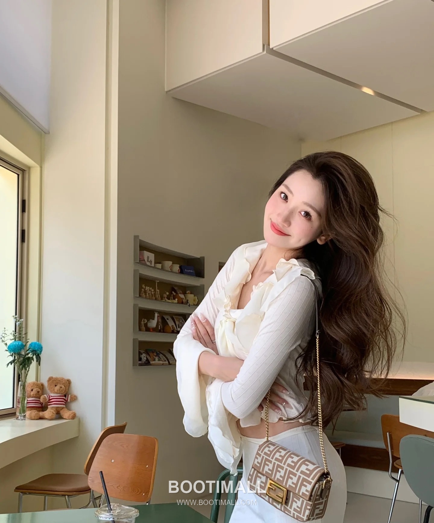 Fendi Baguette FF Logo Pequin FF Fabric Beige Chain Flap Bag 펜디 바게트 FF 로고 페퀸 패브릭 베이지 체인 플랩백 20cm 2