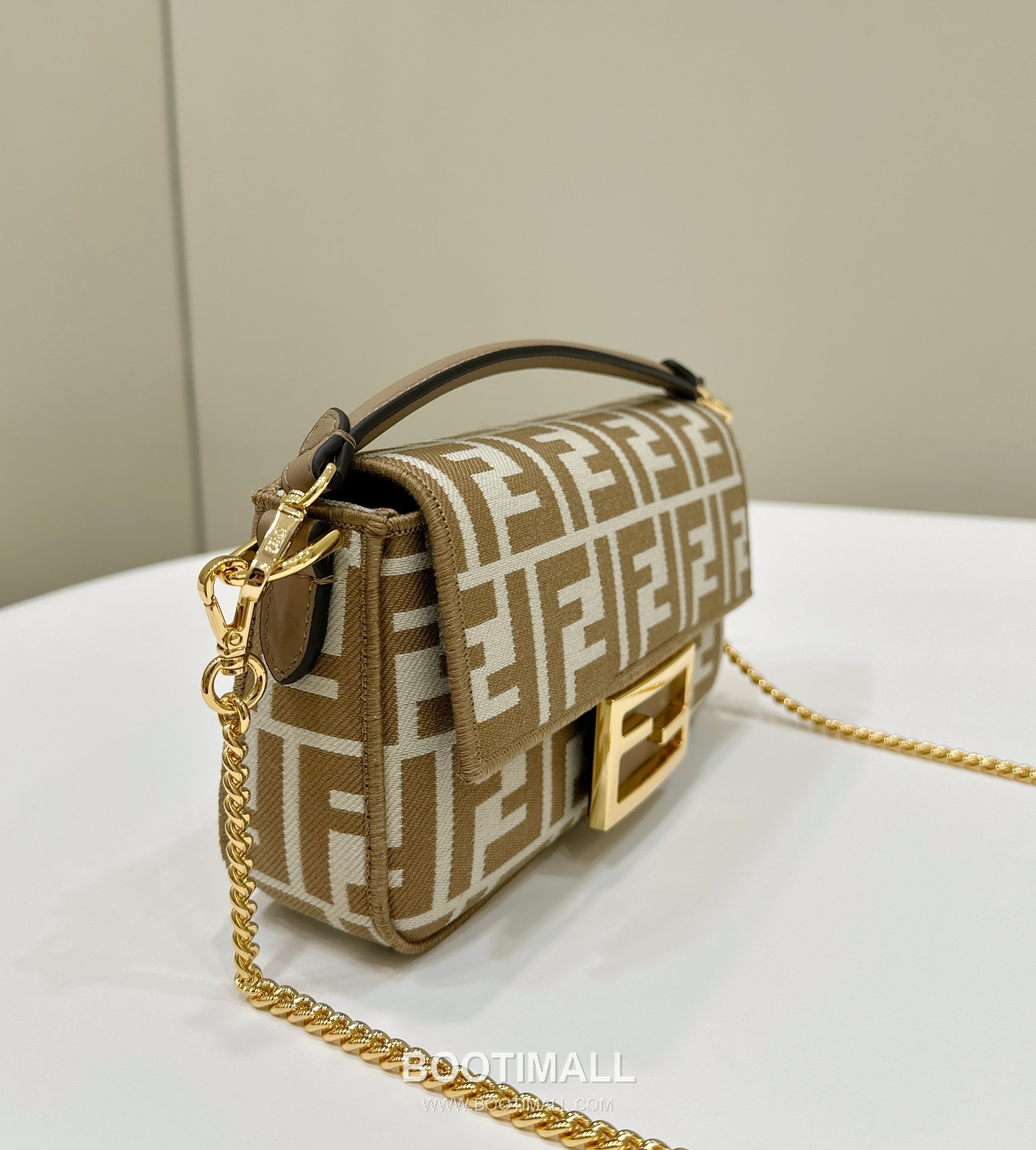 Fendi Baguette FF Logo Pequin FF Fabric Beige Chain Flap Bag 펜디 바게트 FF 로고 페퀸 패브릭 베이지 체인 플랩백 20cm 12
