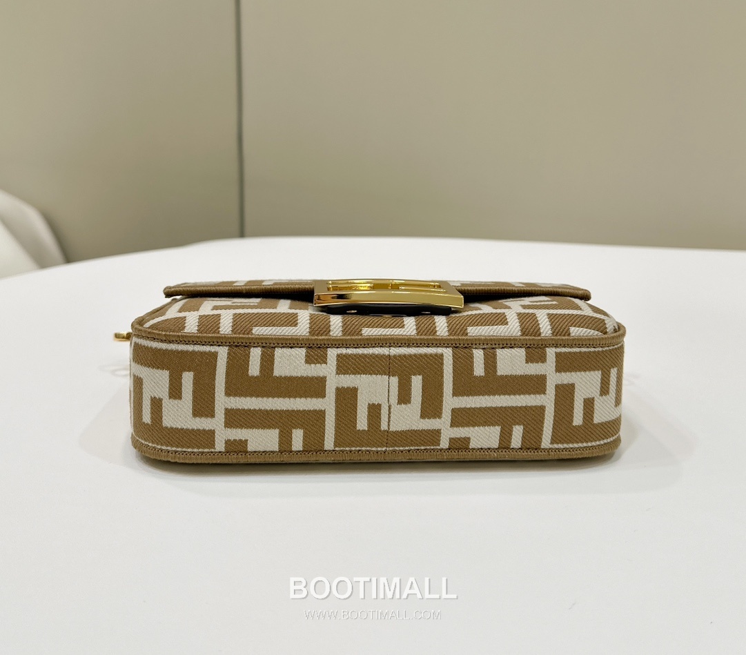 Fendi Baguette FF Logo Pequin FF Fabric Beige Chain Flap Bag 펜디 바게트 FF 로고 페퀸 패브릭 베이지 체인 플랩백 20cm 13