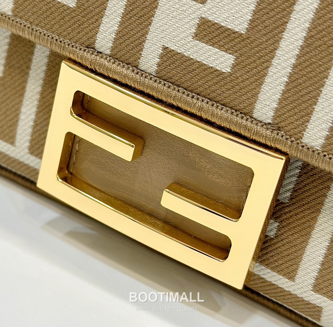 Fendi Baguette FF Logo Pequin FF Fabric Beige Chain Flap Bag 펜디 바게트 FF 로고 페퀸 패브릭 베이지 체인 플랩백 20cm 14