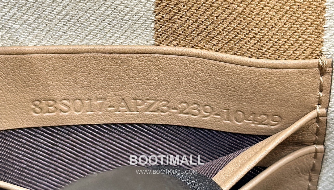 Fendi Baguette FF Logo Pequin FF Fabric Beige Chain Flap Bag 펜디 바게트 FF 로고 페퀸 패브릭 베이지 체인 플랩백 20cm 17