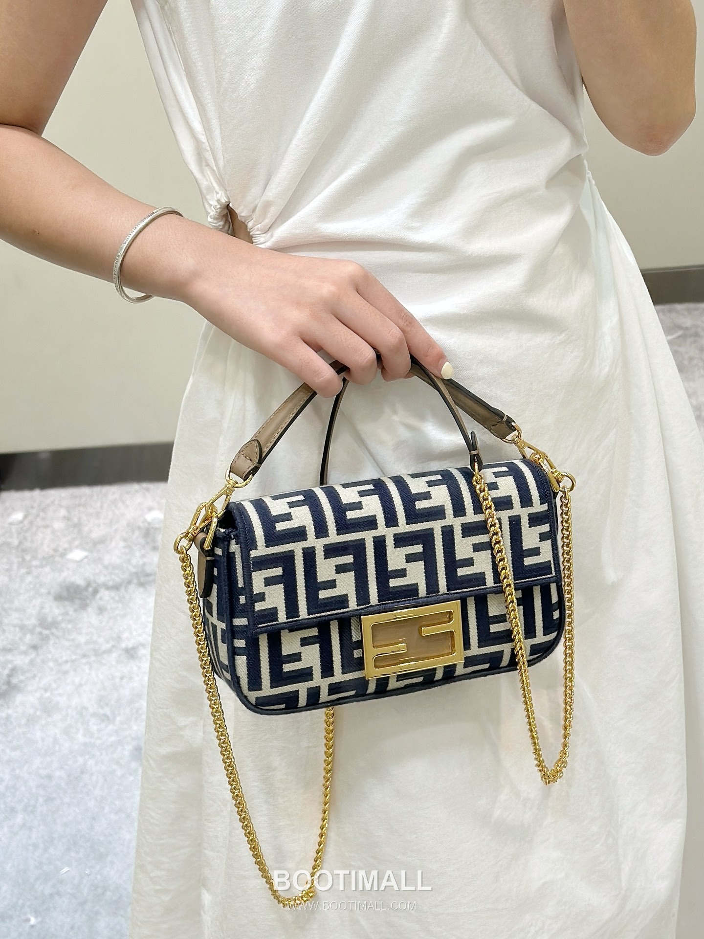 Fendi Baguette FF Logo Pequin Canvas Brown Chain Flap Bag 펜디 바게트 FF 로고 페퀸 캔버스 브라운 체인 플랩백 20cm 1