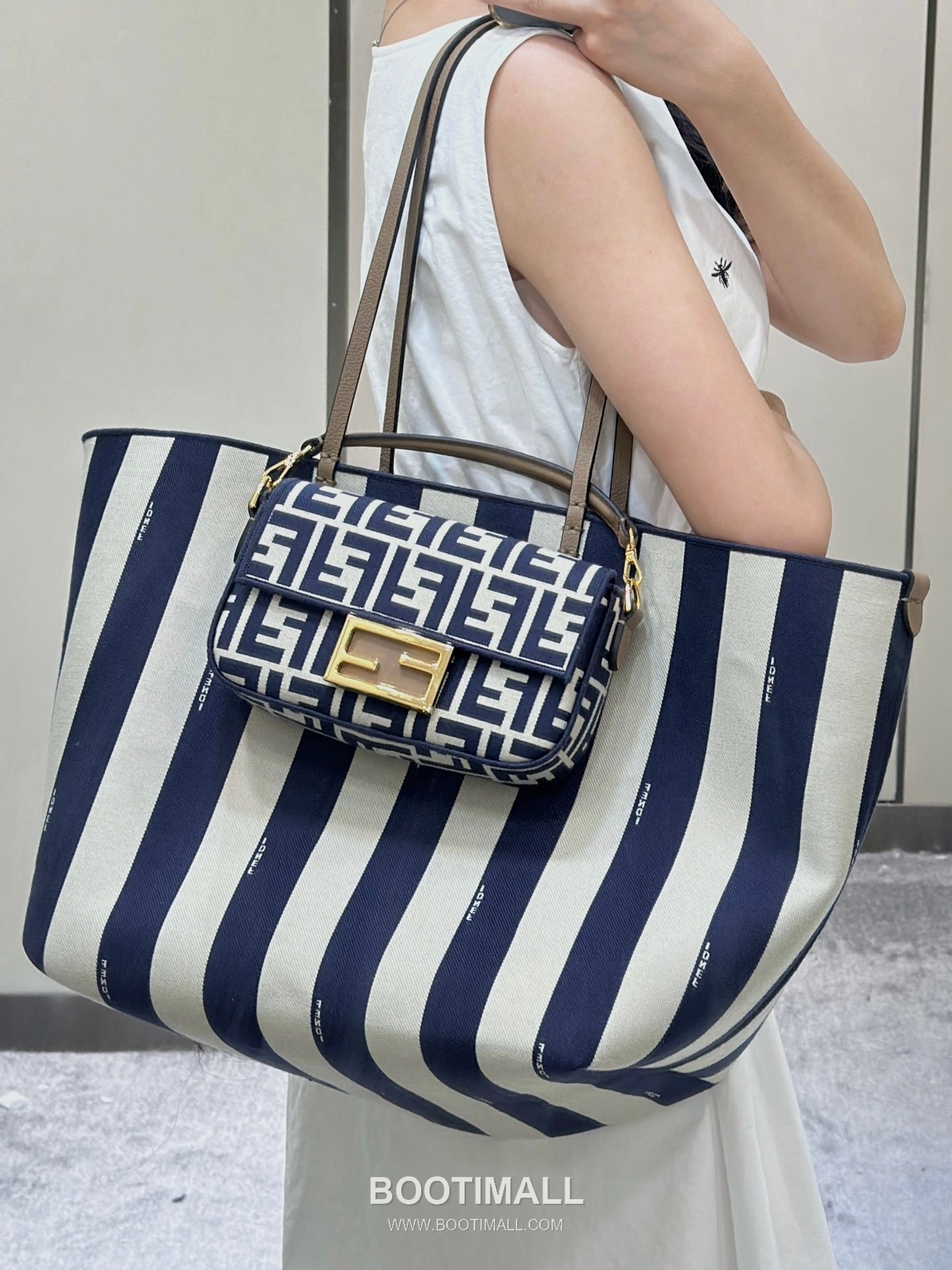 Fendi Baguette FF Logo Pequin Canvas Brown Chain Flap Bag 펜디 바게트 FF 로고 페퀸 캔버스 브라운 체인 플랩백 20cm 4