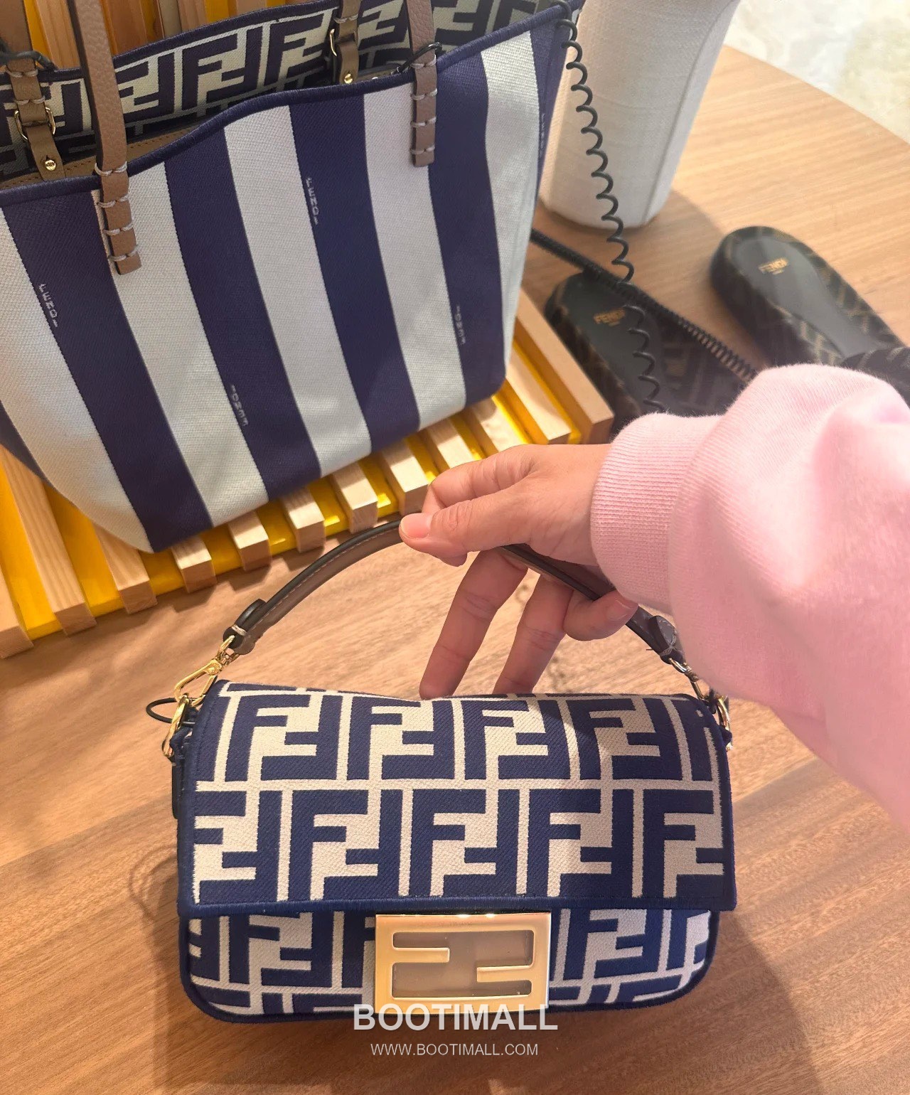 Fendi Baguette FF Logo Pequin Canvas Brown Chain Flap Bag 펜디 바게트 FF 로고 페퀸 캔버스 브라운 체인 플랩백 20cm 14