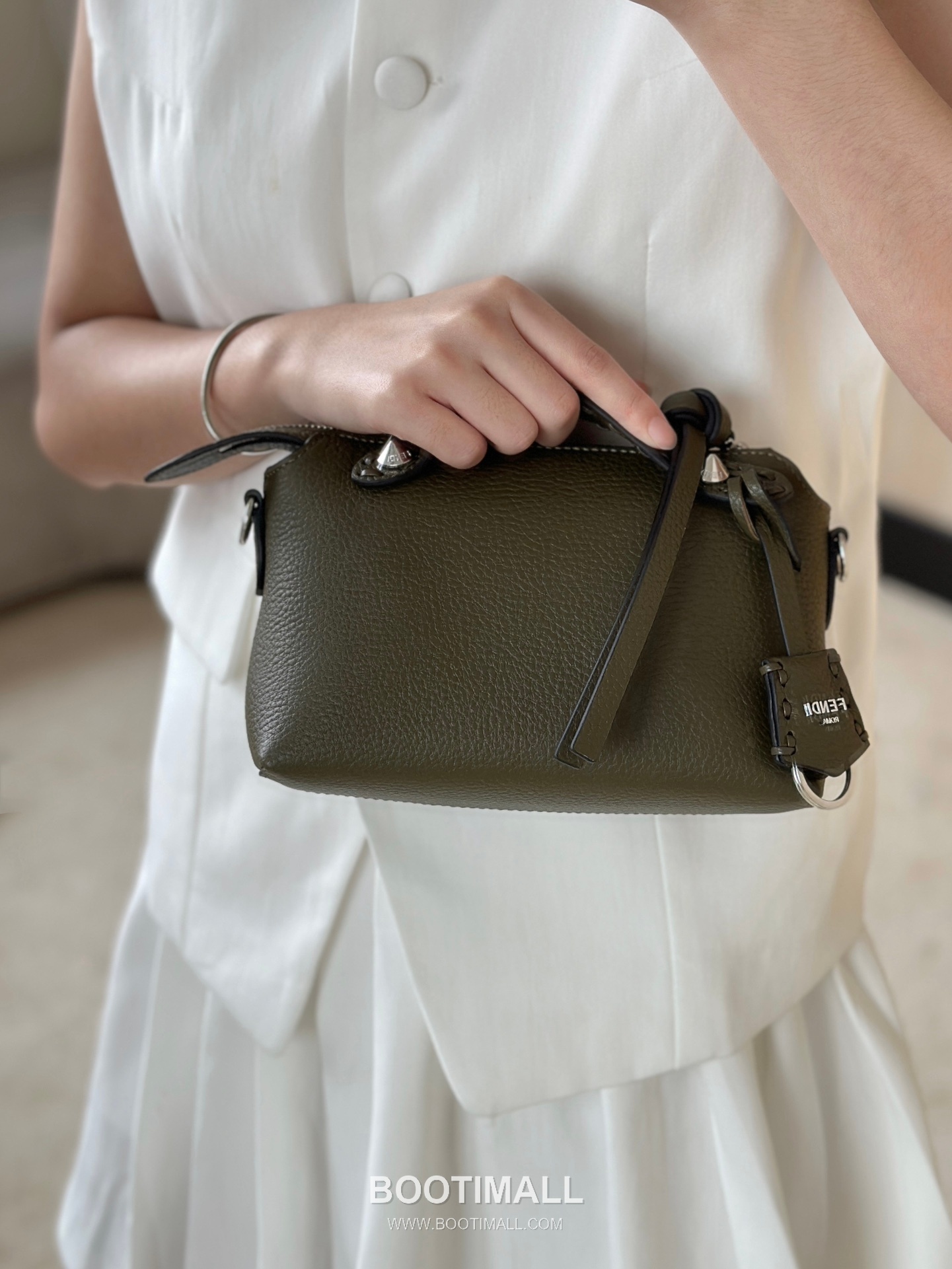 Fendi By The Way Selleria Calfskin Boston Bag 펜디 바이 더 웨이 셀레리아 카프스킨 보스턴백 20cm 3