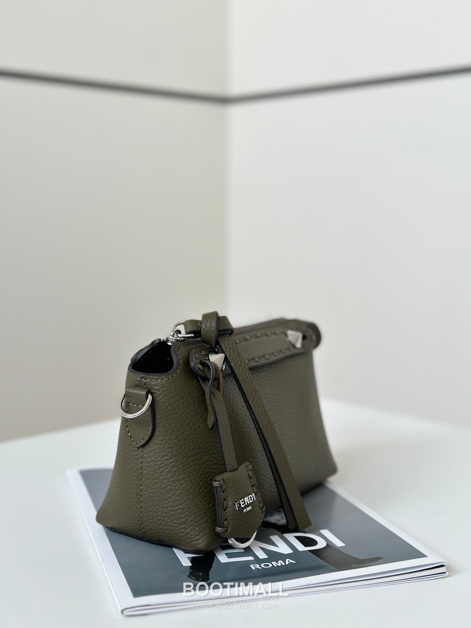 Fendi By The Way Selleria Calfskin Boston Bag 펜디 바이 더 웨이 셀레리아 카프스킨 보스턴백 20cm 11