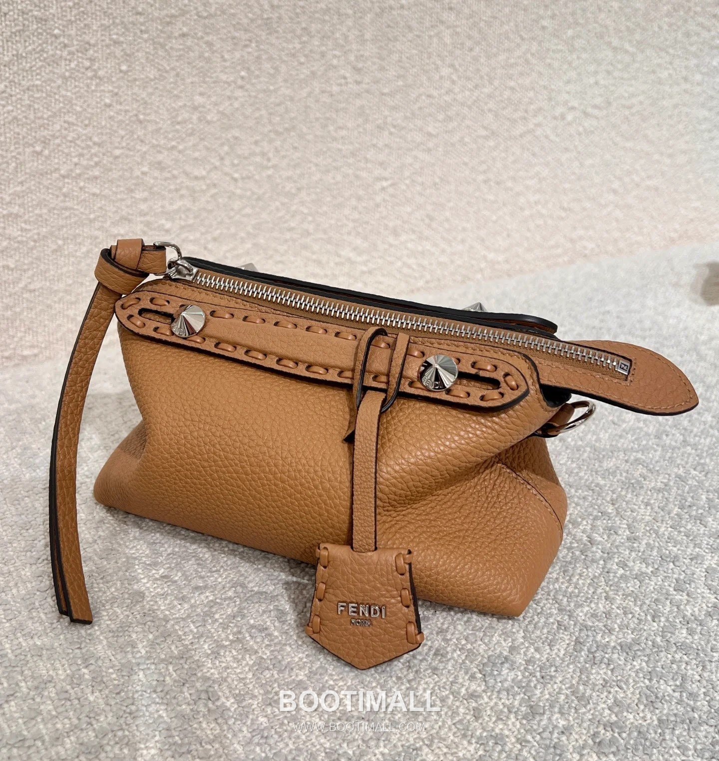 Fendi By The Way Selleria Calfskin Boston Bag 펜디 바이 더 웨이 셀레리아 카프스킨 보스턴백 20cm 3