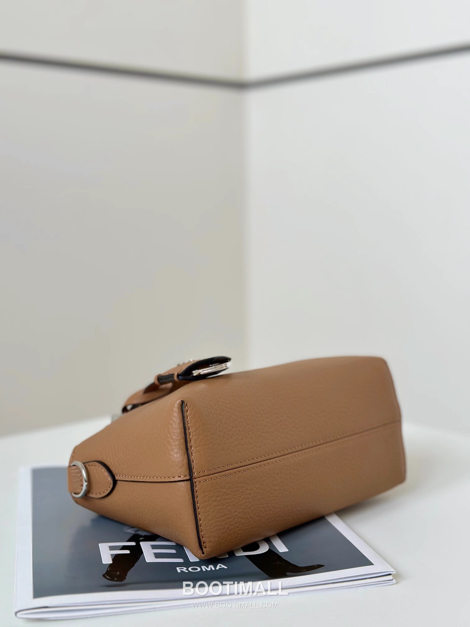 Fendi By The Way Selleria Calfskin Boston Bag 펜디 바이 더 웨이 셀레리아 카프스킨 보스턴백 20cm 13