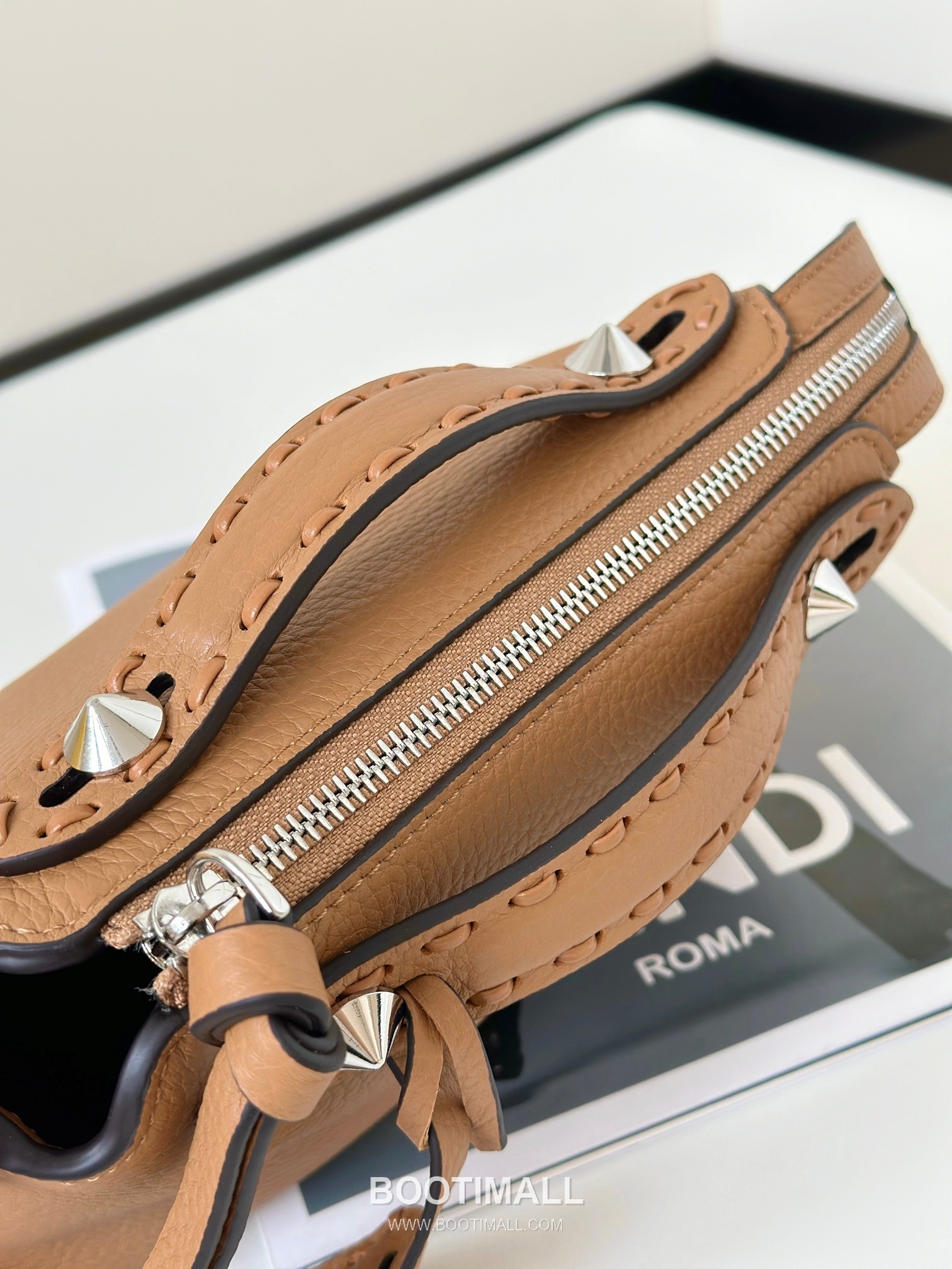 Fendi By The Way Selleria Calfskin Boston Bag 펜디 바이 더 웨이 셀레리아 카프스킨 보스턴백 20cm 15