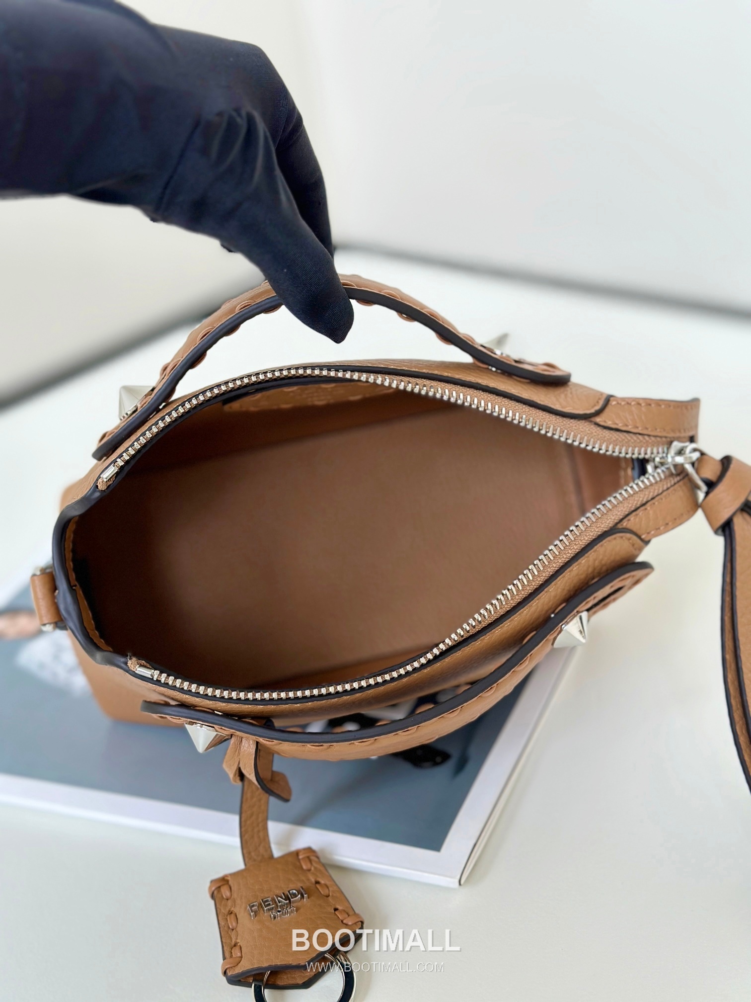 Fendi By The Way Selleria Calfskin Boston Bag 펜디 바이 더 웨이 셀레리아 카프스킨 보스턴백 20cm 18