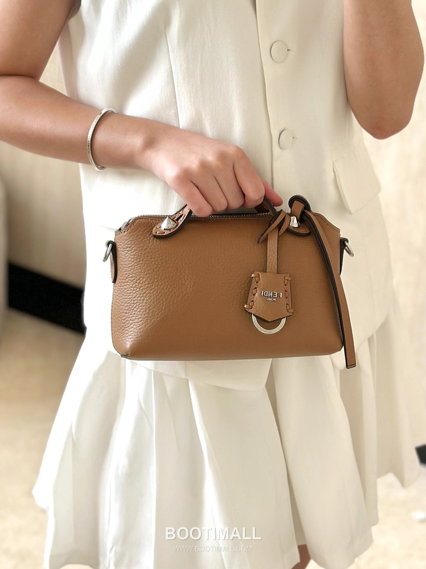 Fendi By The Way Selleria Calfskin Boston Bag 펜디 바이 더 웨이 셀레리아 카프스킨 보스턴백 20cm 20