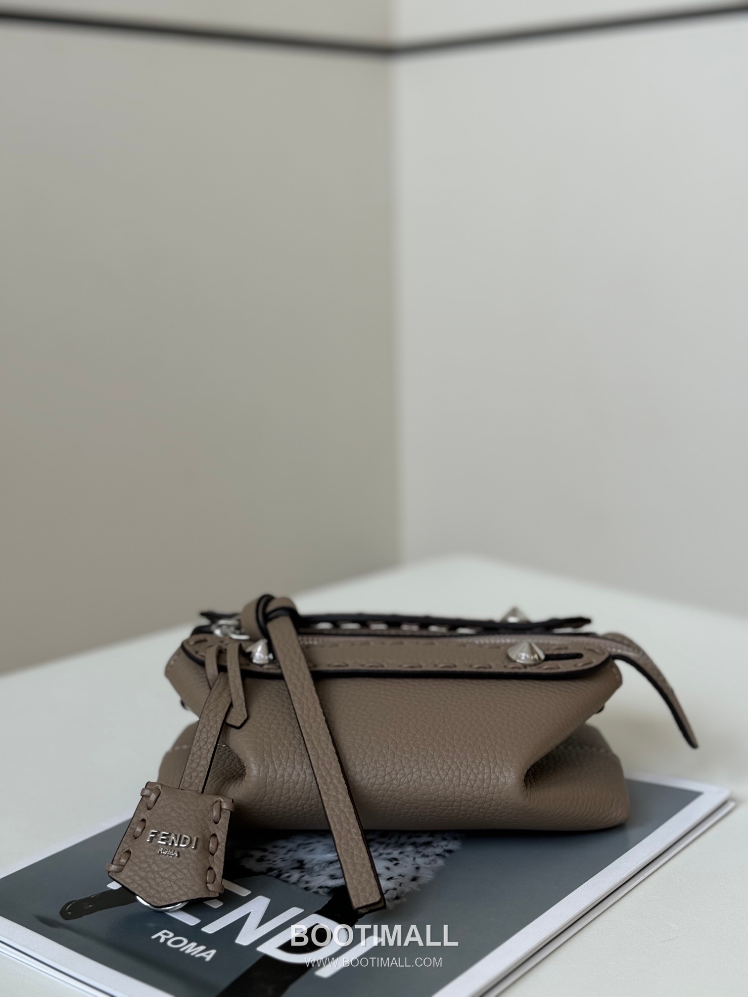 Fendi By The Way Selleria Calfskin Boston Bag 펜디 바이 더 웨이 셀레리아 카프스킨 보스턴백 20cm 6