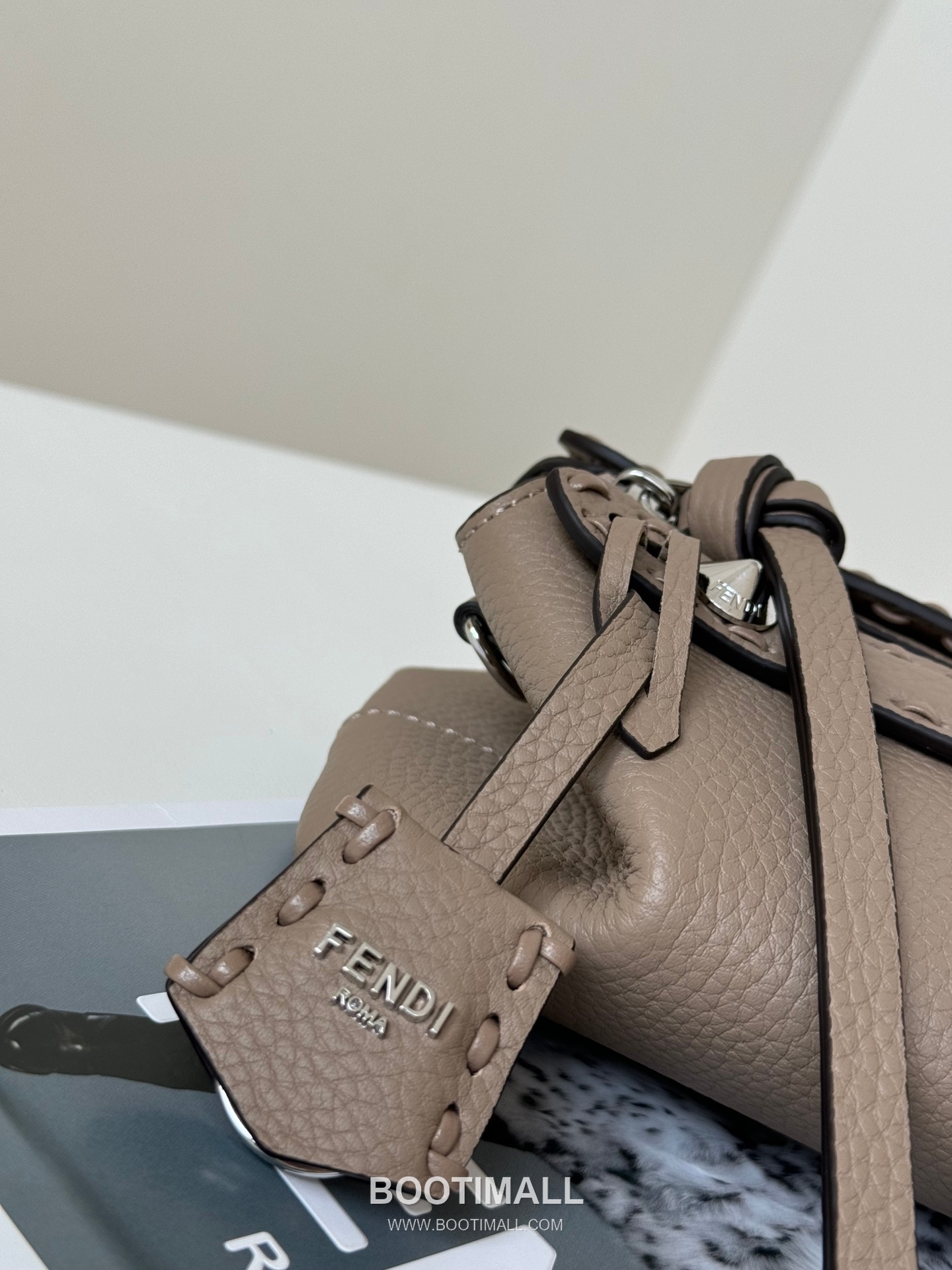 Fendi By The Way Selleria Calfskin Boston Bag 펜디 바이 더 웨이 셀레리아 카프스킨 보스턴백 20cm 10