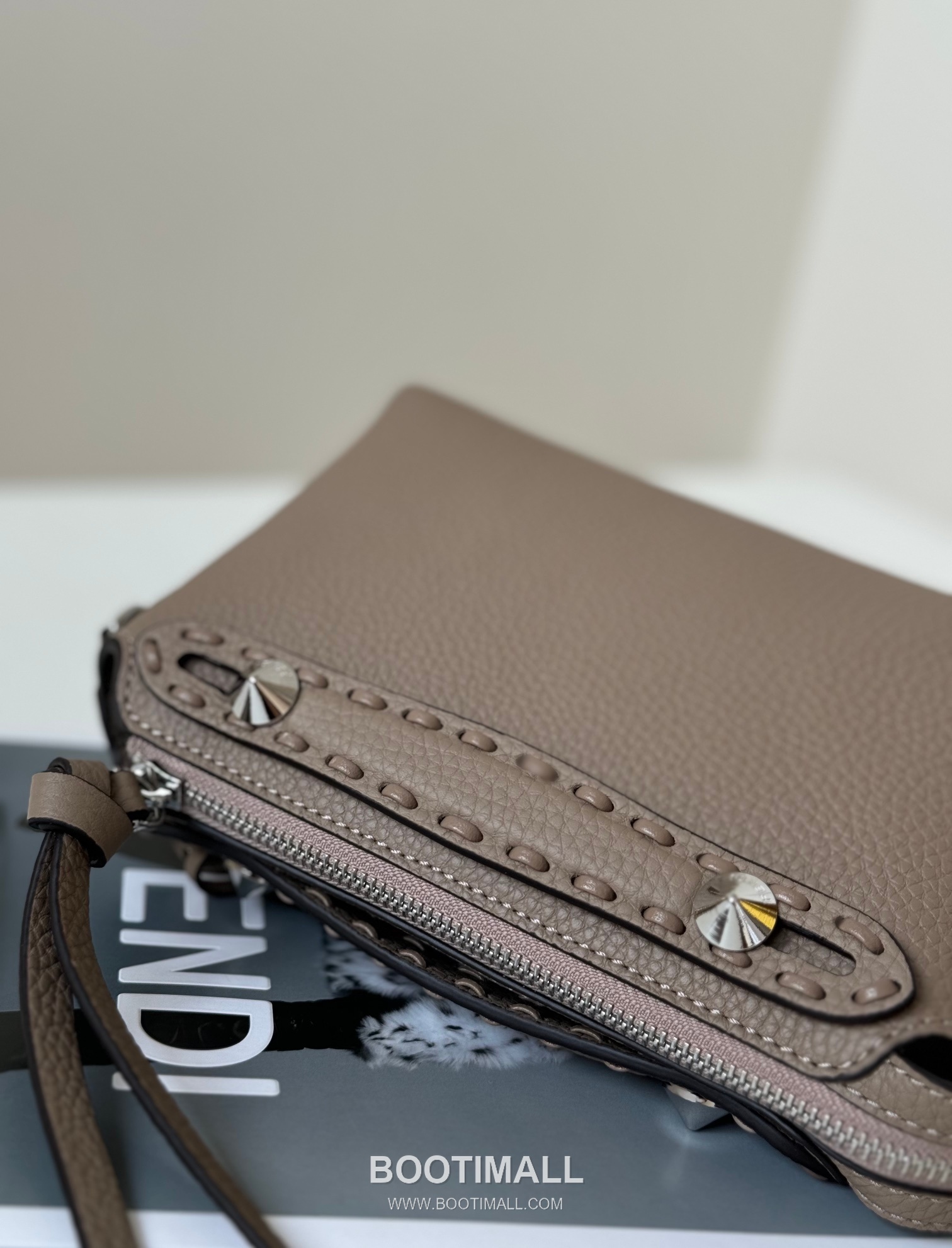 Fendi By The Way Selleria Calfskin Boston Bag 펜디 바이 더 웨이 셀레리아 카프스킨 보스턴백 20cm 11