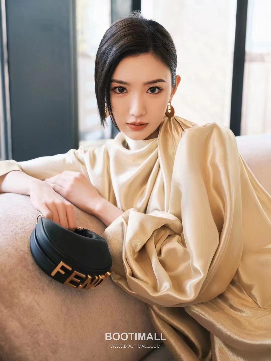 Fendi Fendigraphy Mini Cowhide Beige Shoulder Bag 펜디 그래피 미니 소가죽 베이지 숄더백 16.5cm 22