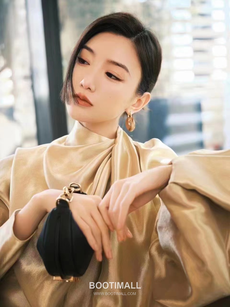 Fendi Fendigraphy Mini Cowhide Beige Shoulder Bag 펜디 그래피 미니 소가죽 베이지 숄더백 16.5cm 23