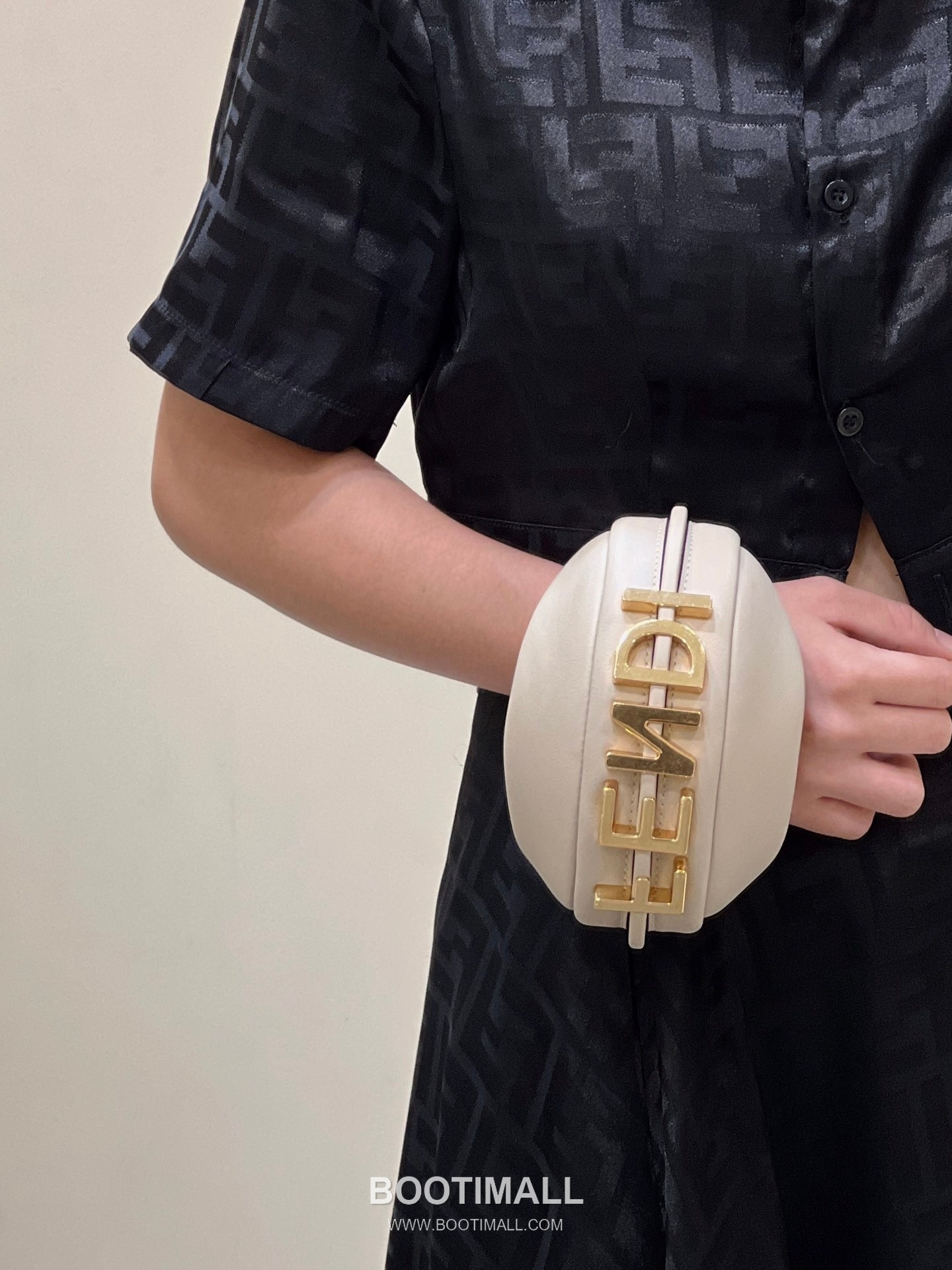 Fendi Fendigraphy Mini Cowhide Shoulder Bag 펜디 그래피 미니 소가죽 숄더백 29cm 2