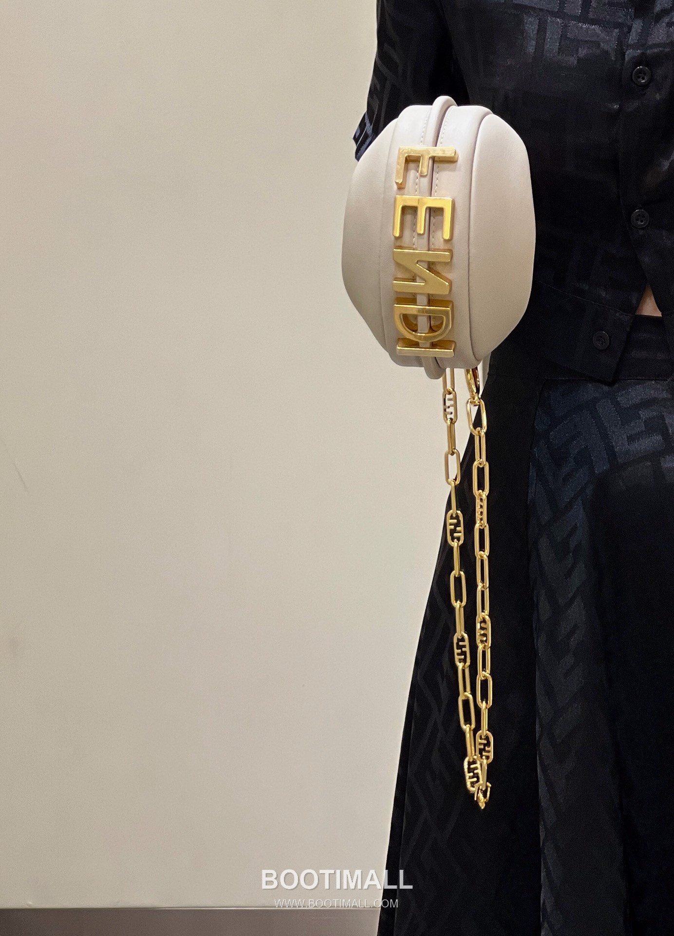 Fendi Fendigraphy Mini Cowhide Shoulder Bag 펜디 그래피 미니 소가죽 숄더백 29cm 5