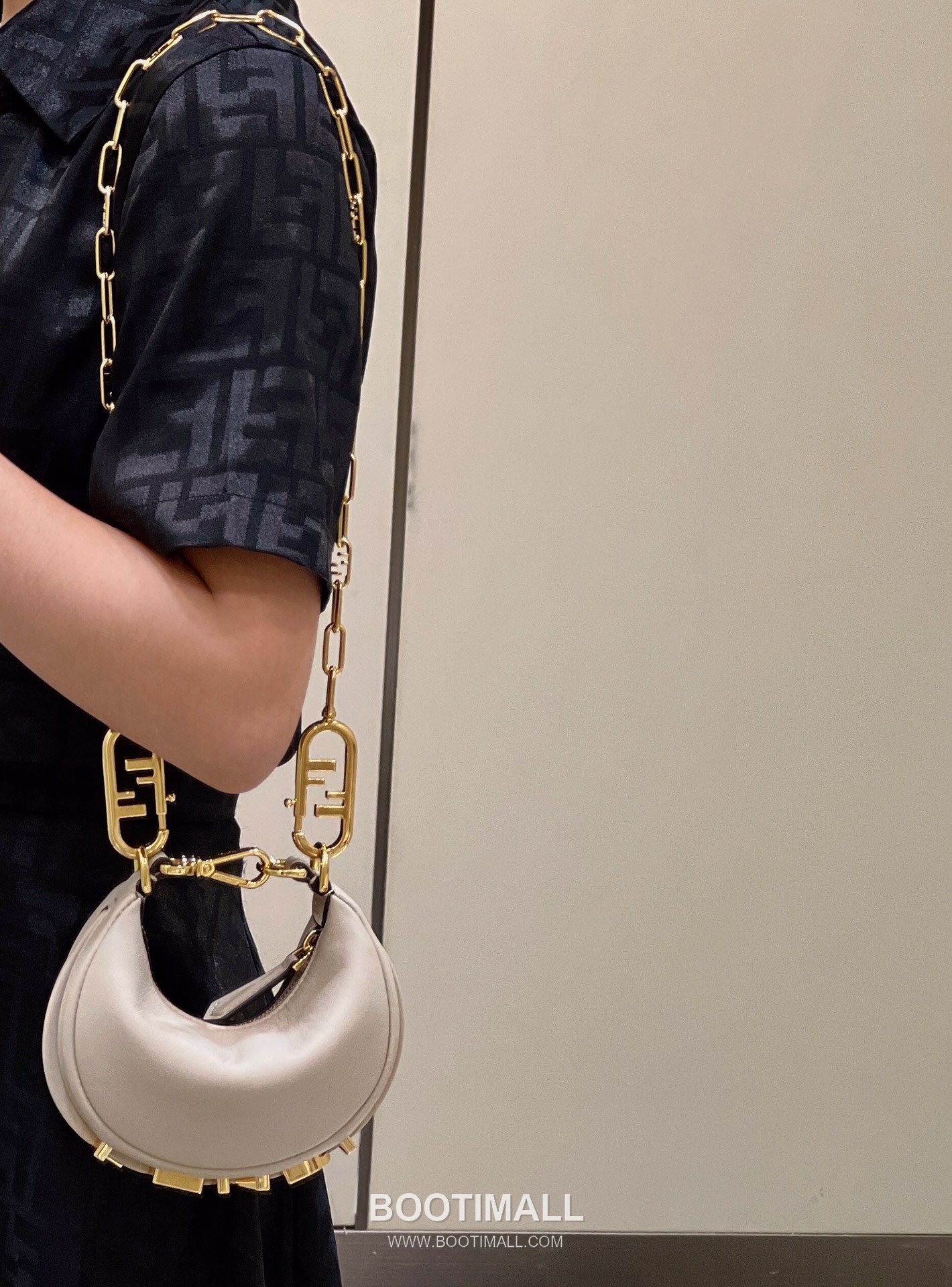 Fendi Fendigraphy Mini Cowhide Shoulder Bag 펜디 그래피 미니 소가죽 숄더백 29cm 6