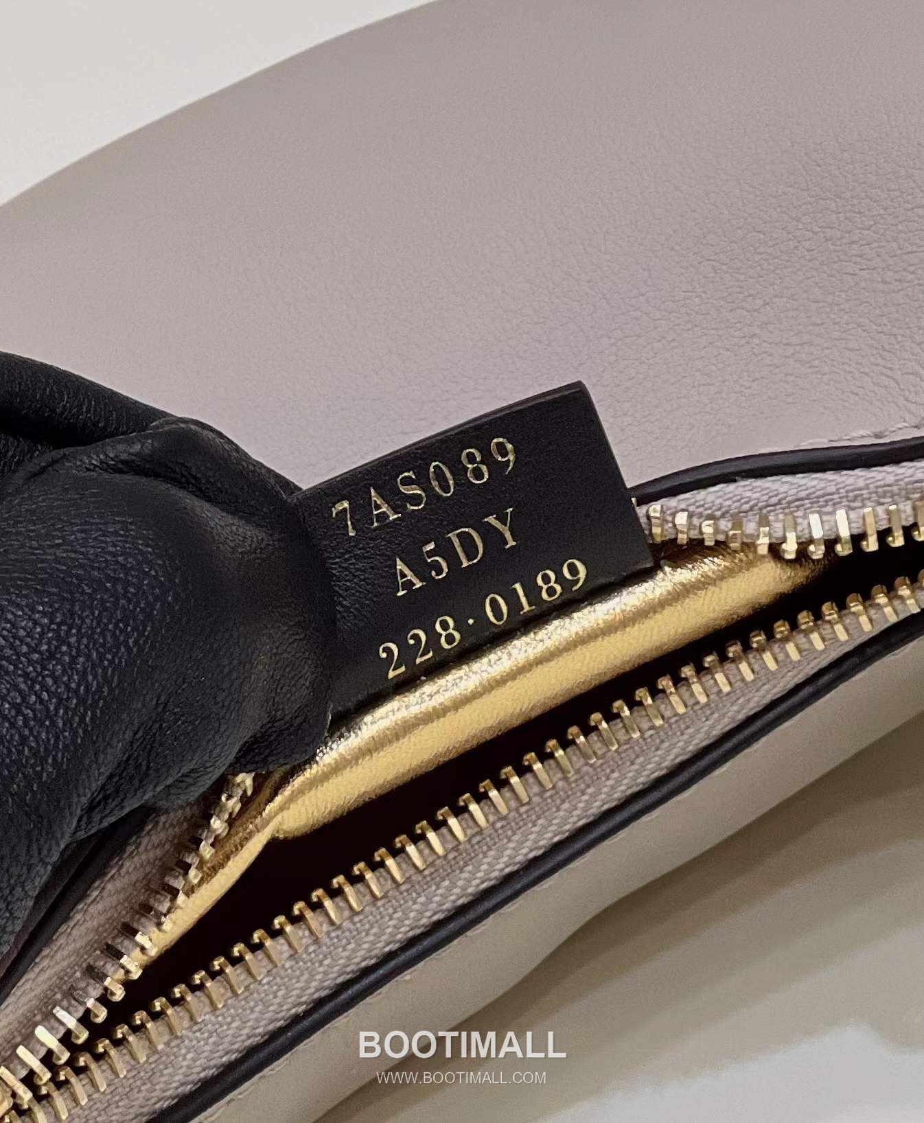 Fendi Fendigraphy Mini Cowhide Shoulder Bag 펜디 그래피 미니 소가죽 숄더백 29cm 14