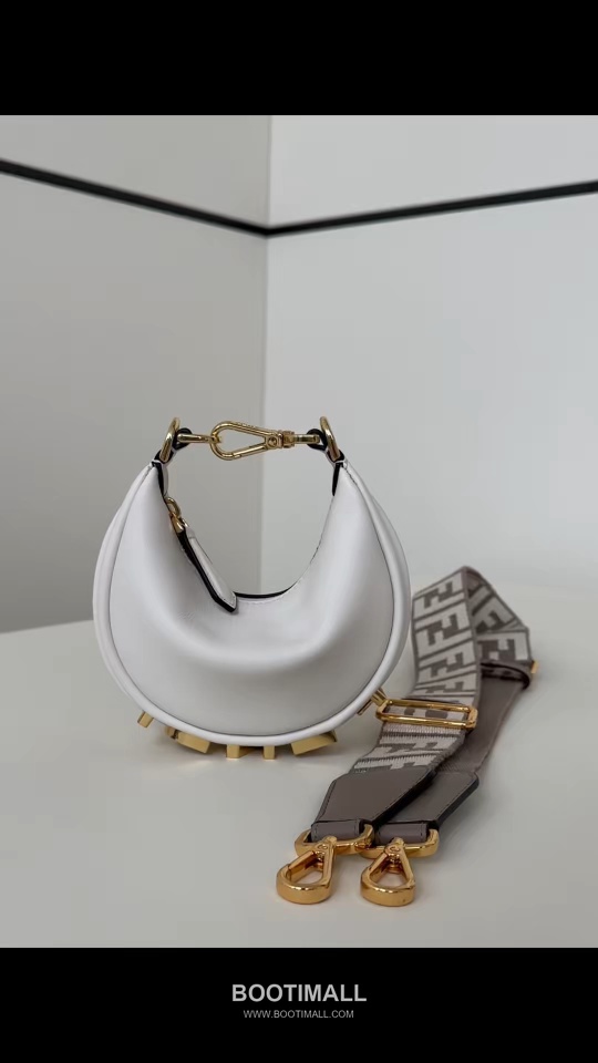 Fendi Fendigraphy Calfskin Mini Shoulder Bag 펜디 펜디그래피 송아지가죽 미니 숄더백 16.5cm 6