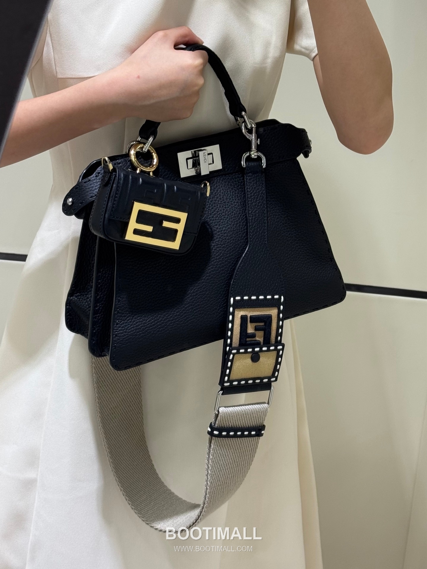 Fendi Peekaboo Small Calfskin Top Handle Bag 펜디 피카부 스몰 송아지가죽 탑핸들백 27cm 4