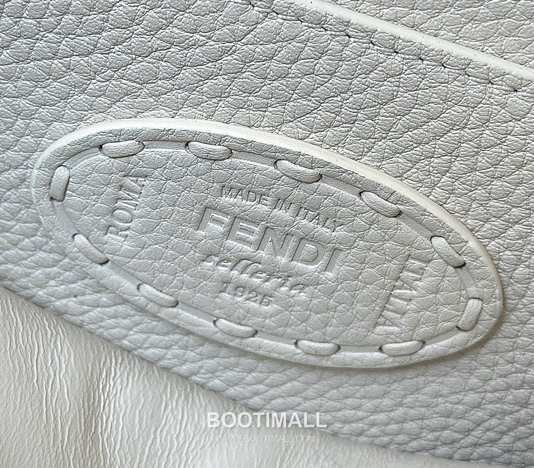 Fendi Peekaboo Small Calfskin Top Handle Bag 펜디 피카부 스몰 카프스킨 탑핸들백 27cm 16