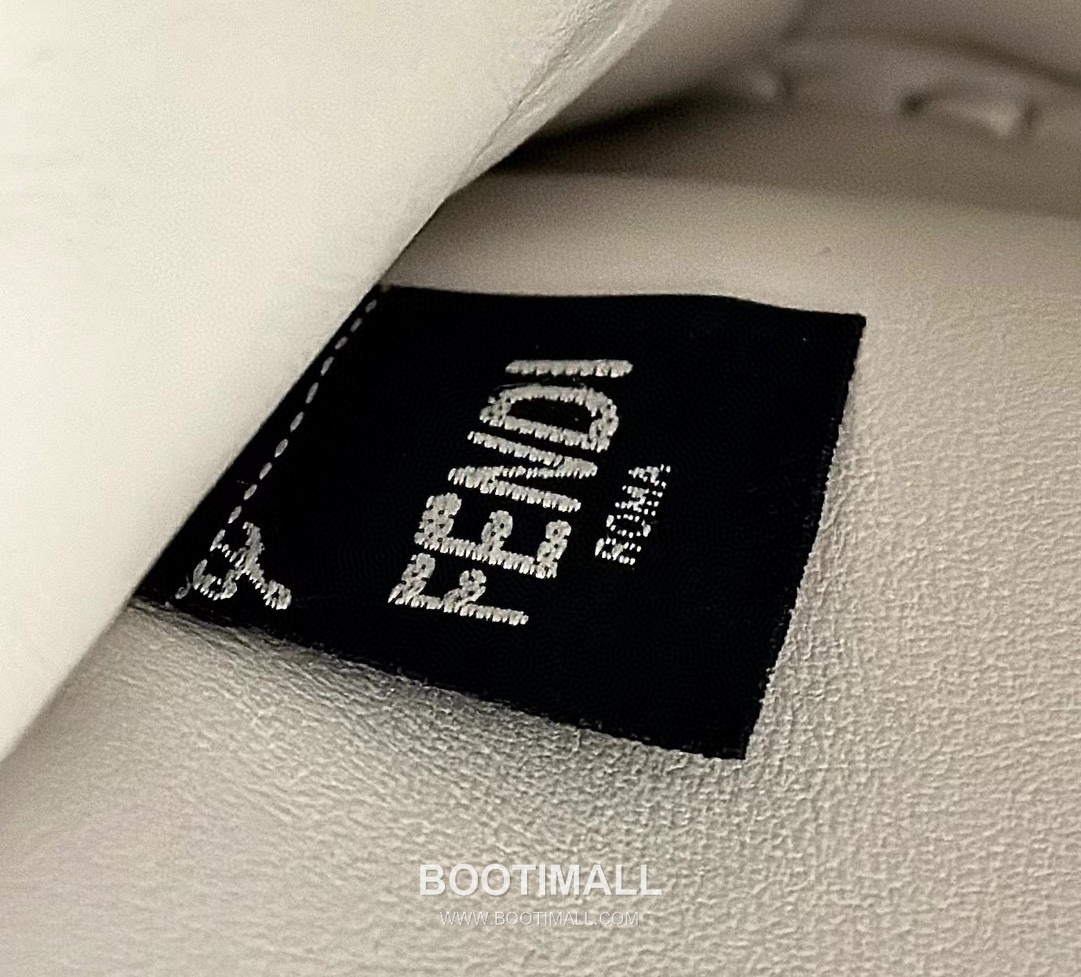 Fendi Peekaboo Small Calfskin Top Handle Bag 펜디 피카부 스몰 카프스킨 탑핸들백 27cm 17