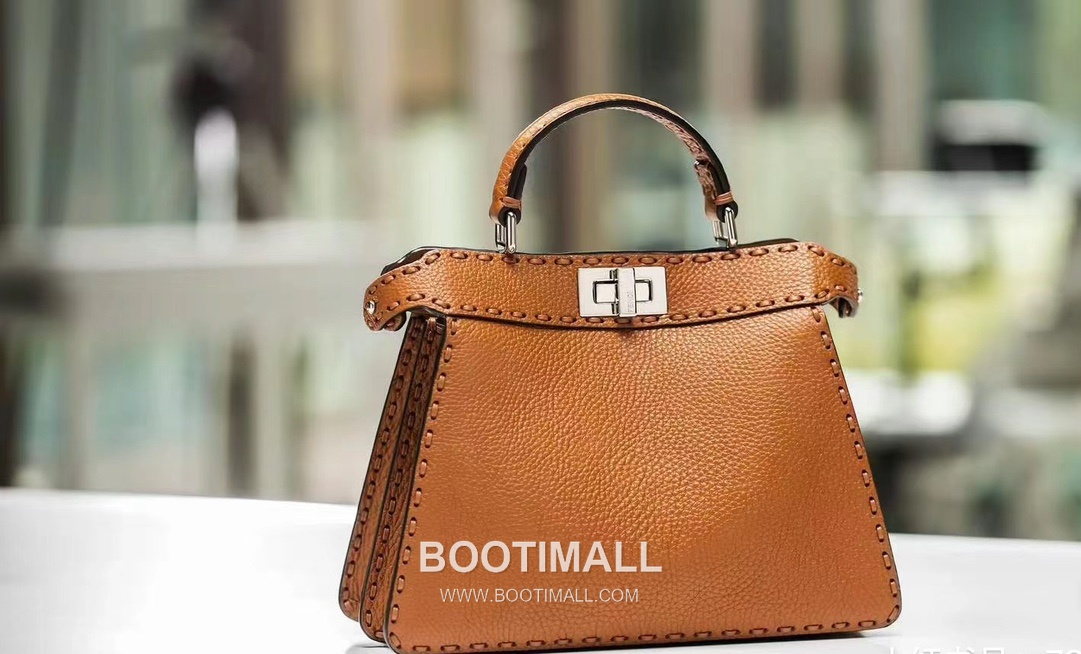 Fendi Peekaboo Small Calfskin Brown Top Handle Bag 펜디 피카부 스몰 80133 카프스킨 브라운 탑핸들백 27cm 19