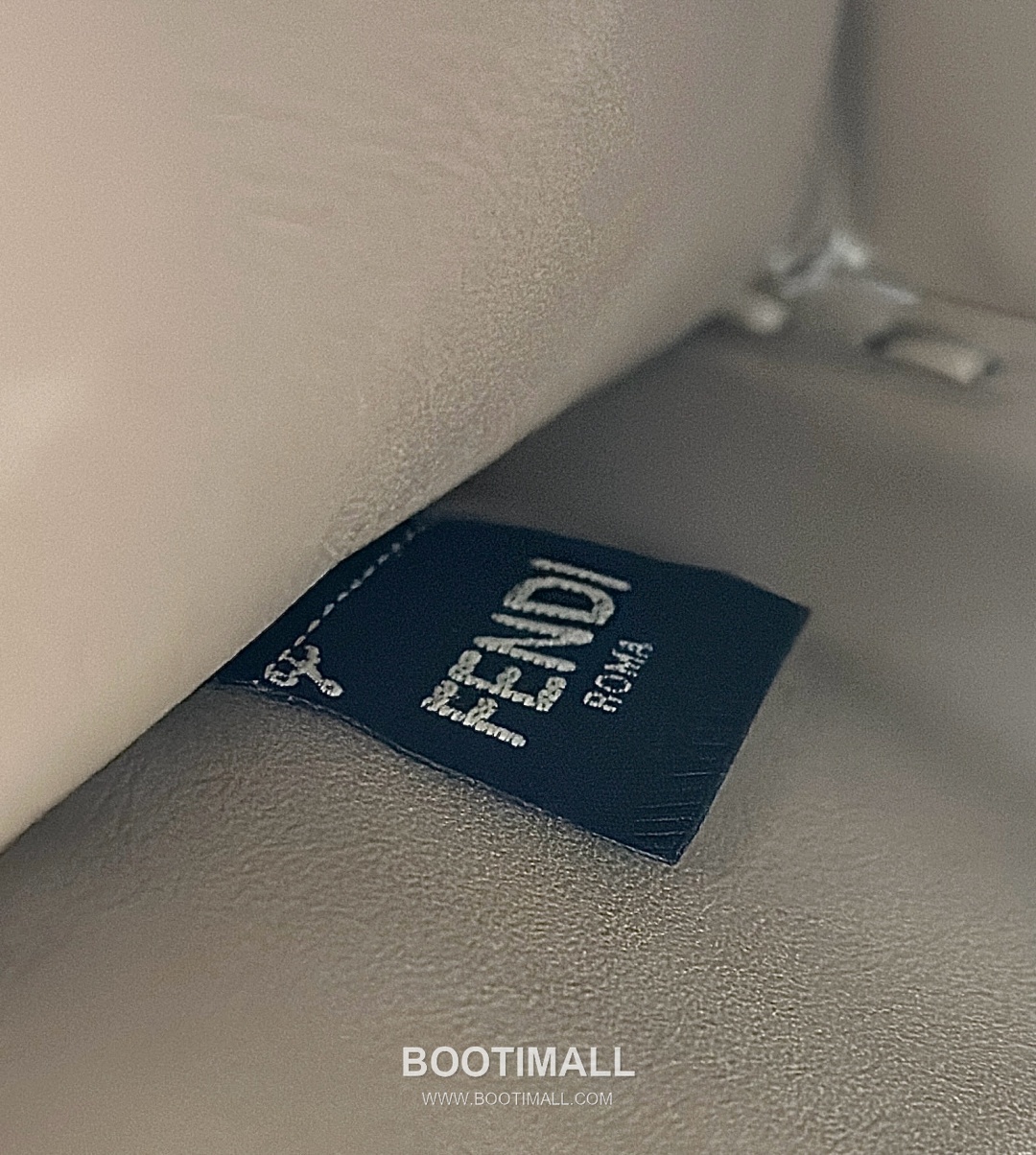 Fendi Peekaboo Small Calfskin Top Handle Bag 펜디 피카부 스몰 카프스킨 탑핸들백 27cm 11