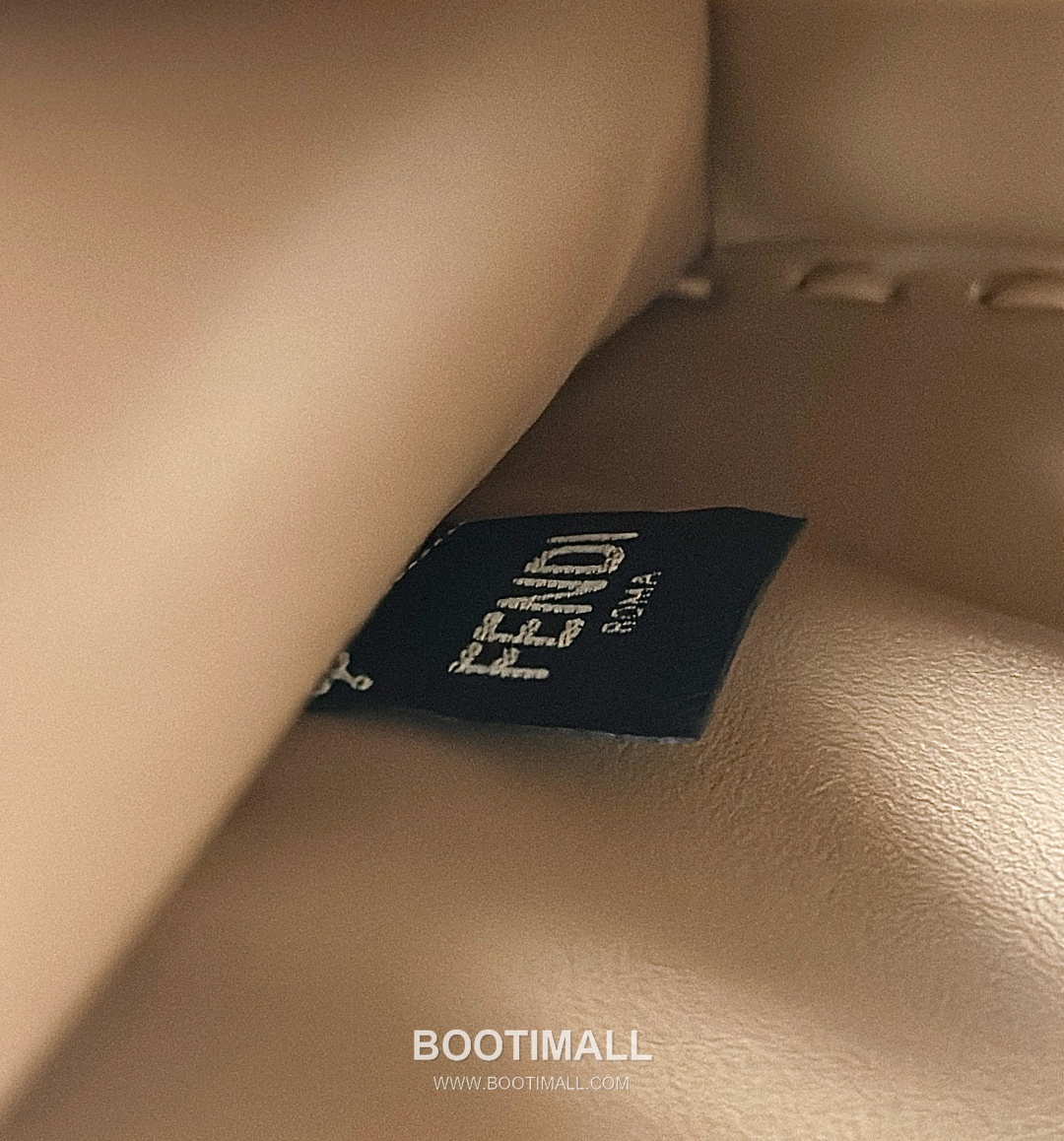 Fendi Peekaboo Small Calfskin Top Handle Bag 펜디 피카부 스몰 송아지가죽 탑핸들백 27cm 9