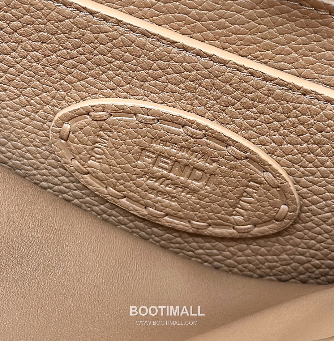 Fendi Peekaboo Small Calfskin Top Handle Bag 펜디 피카부 스몰 송아지가죽 탑핸들백 27cm 10