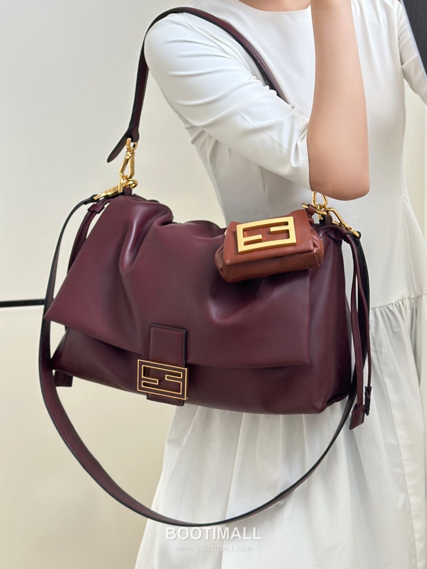 Fendi Mamma Baguette Large Lambskin Shoulder Bag 펜디 맘마 바게트 라지 램스킨 숄더백 32cm 1