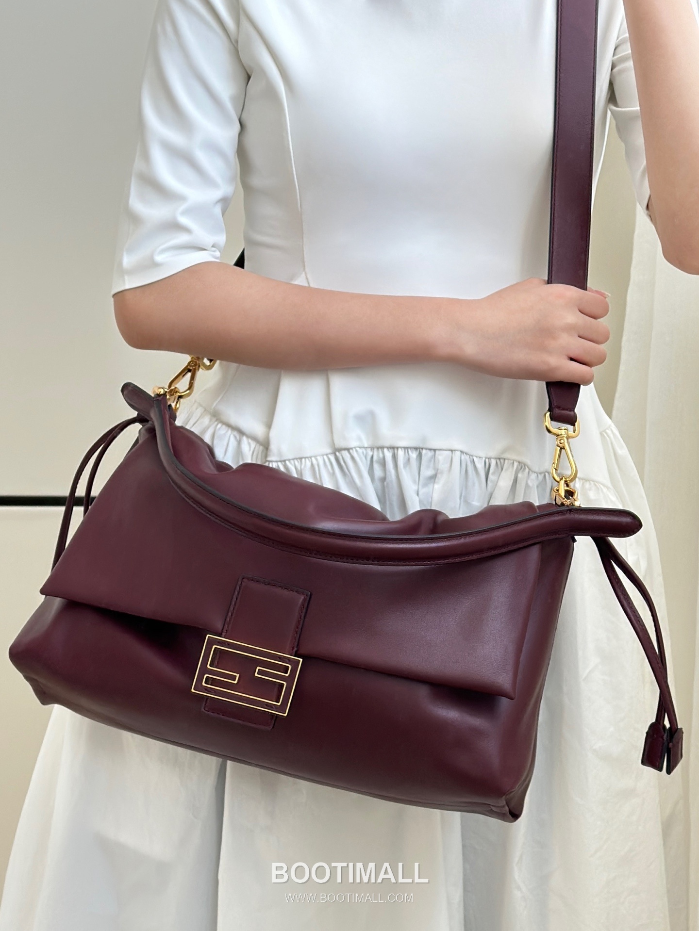 Fendi Mamma Baguette Large Lambskin Shoulder Bag 펜디 맘마 바게트 라지 램스킨 숄더백 32cm 2