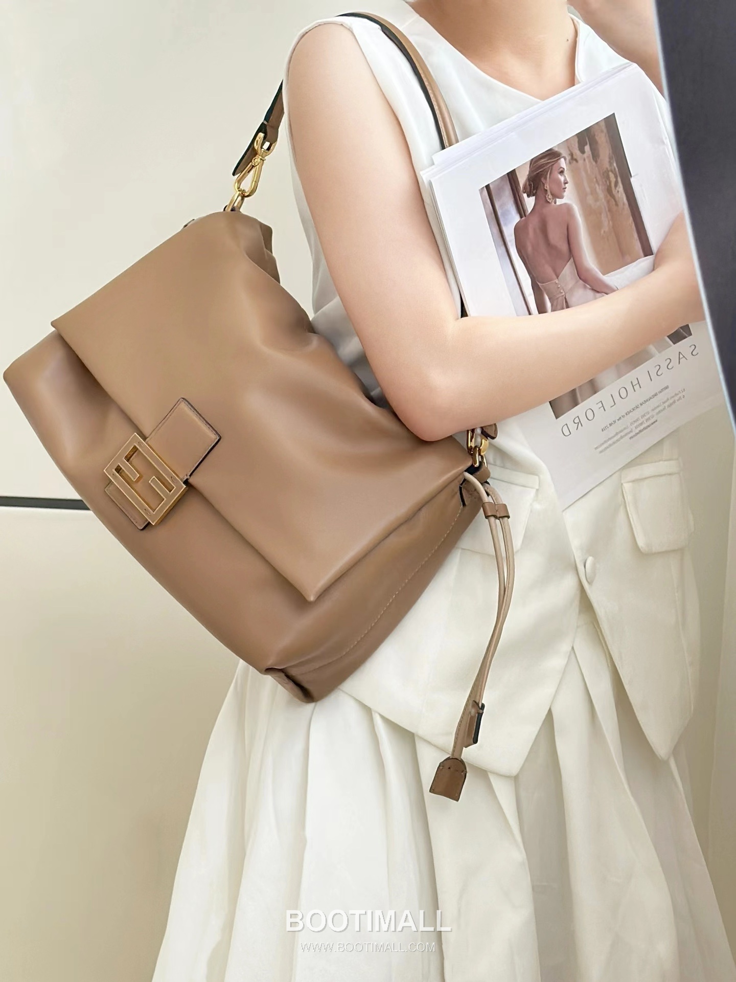 Fendi Mamma Baguette Large Lambskin Green Shoulder Bag 펜디 맘마 바게트 라지 램스킨 그린 숄더백 32cm 2