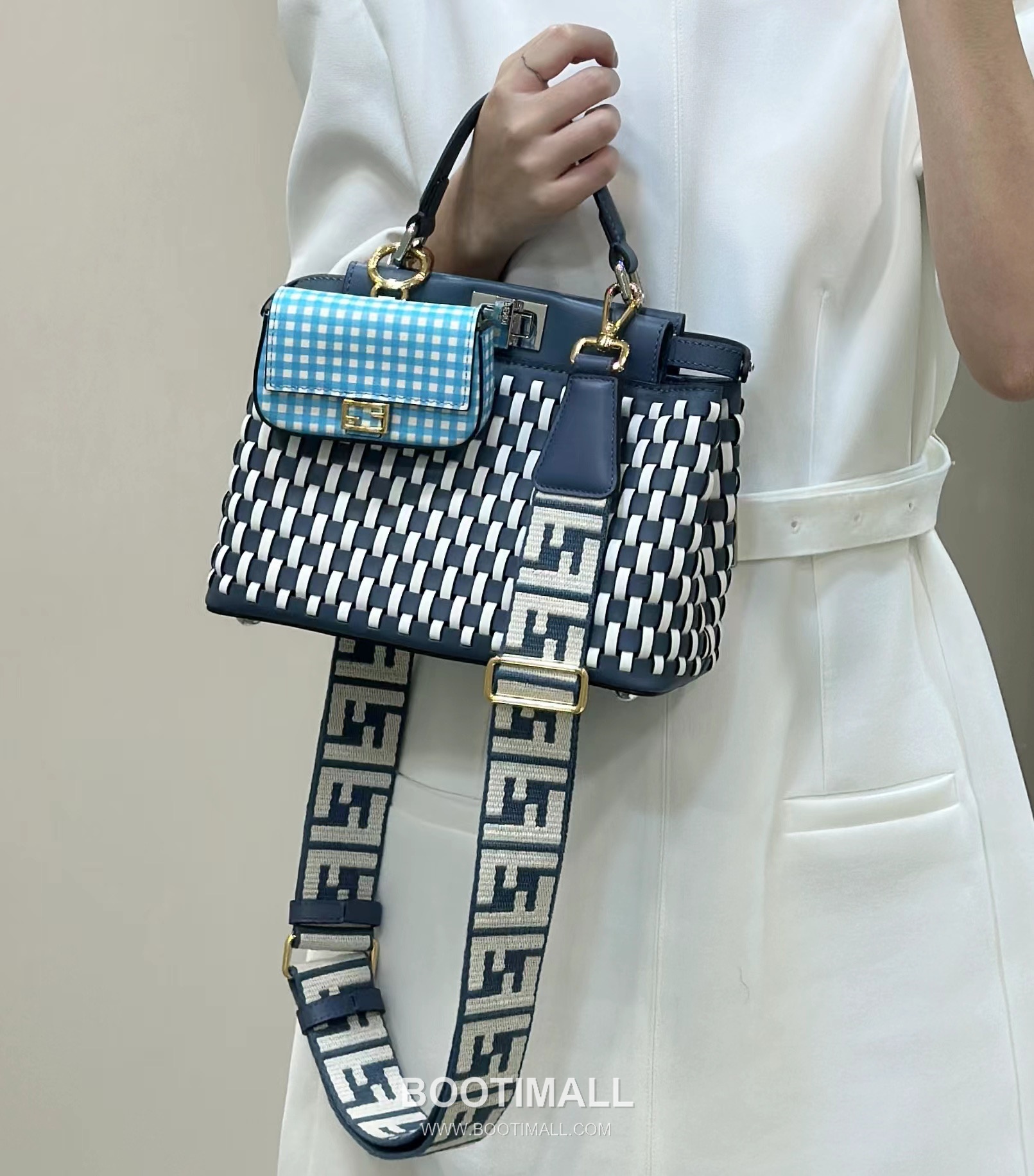 Fendi Iconic Peekaboo Small Woven Calf Leather Blue Top Handle Bag 펜디 아이코닉 피카부 스몰 위븐 카프 레더 블루 탑핸들백 24cm 1