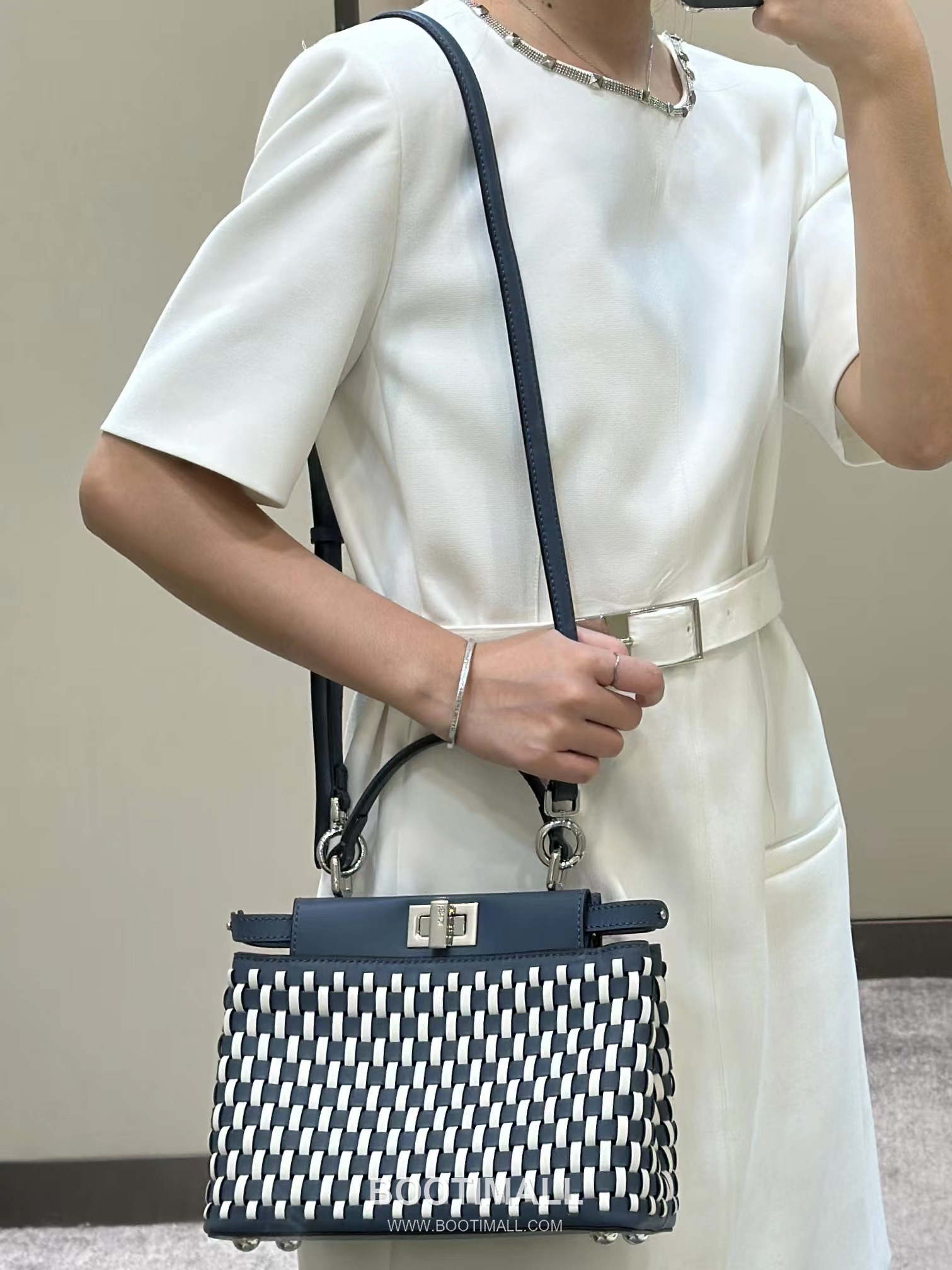 Fendi Iconic Peekaboo Small Woven Calf Leather Blue Top Handle Bag 펜디 아이코닉 피카부 스몰 위븐 카프 레더 블루 탑핸들백 24cm 2