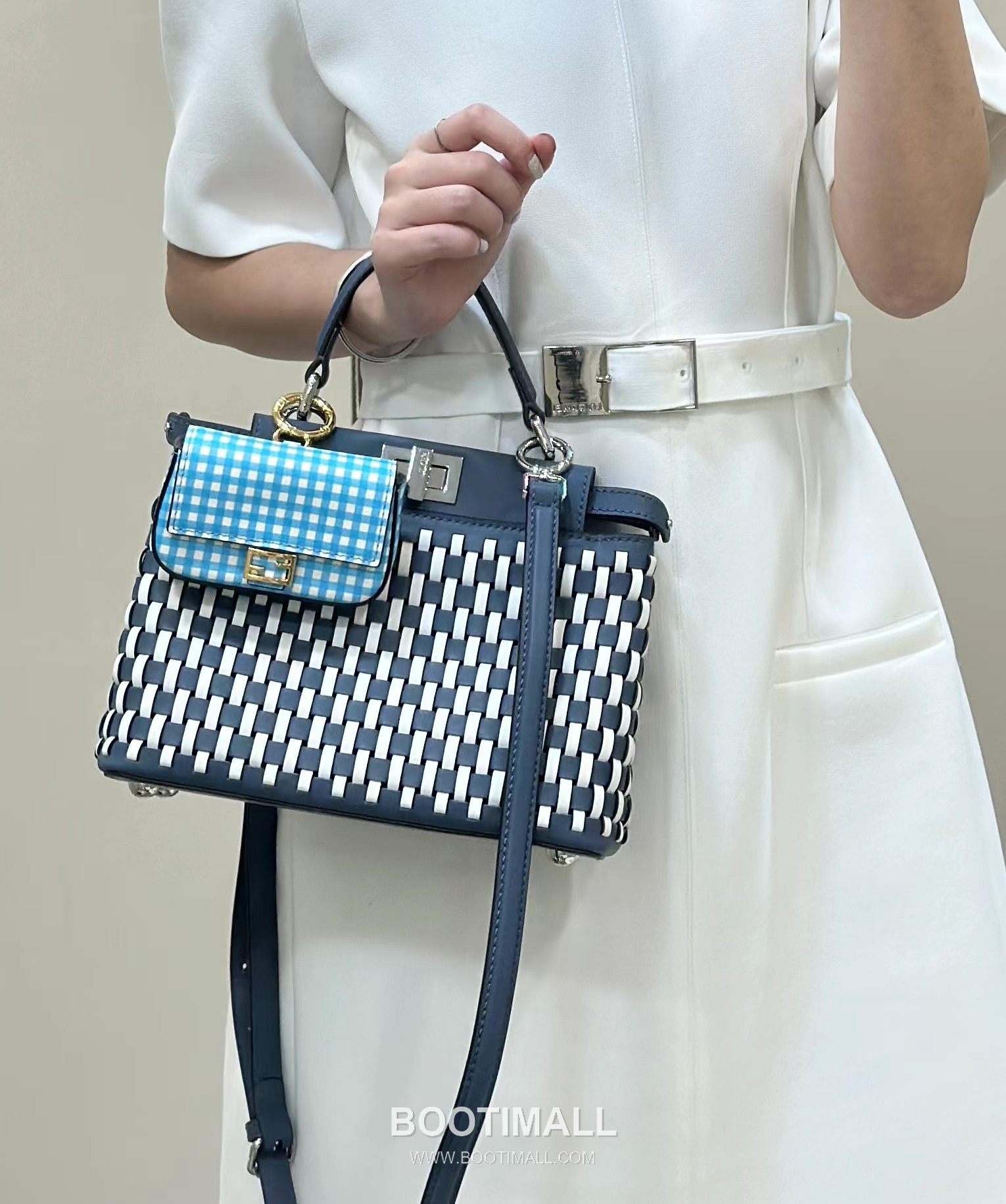 Fendi Iconic Peekaboo Small Woven Calf Leather Blue Top Handle Bag 펜디 아이코닉 피카부 스몰 위븐 카프 레더 블루 탑핸들백 24cm 3