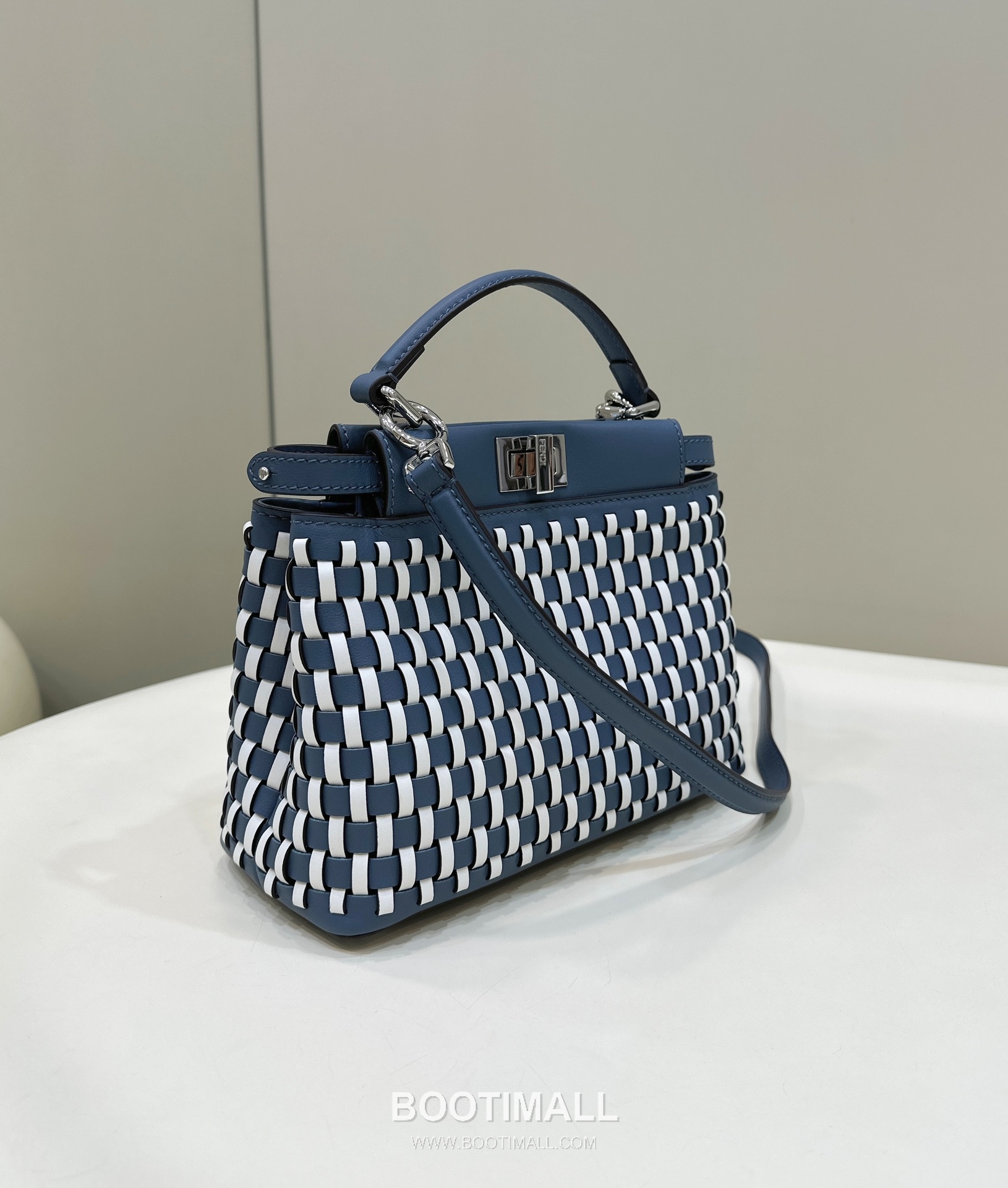 Fendi Iconic Peekaboo Small Woven Calf Leather Blue Top Handle Bag 펜디 아이코닉 피카부 스몰 위븐 카프 레더 블루 탑핸들백 24cm 8