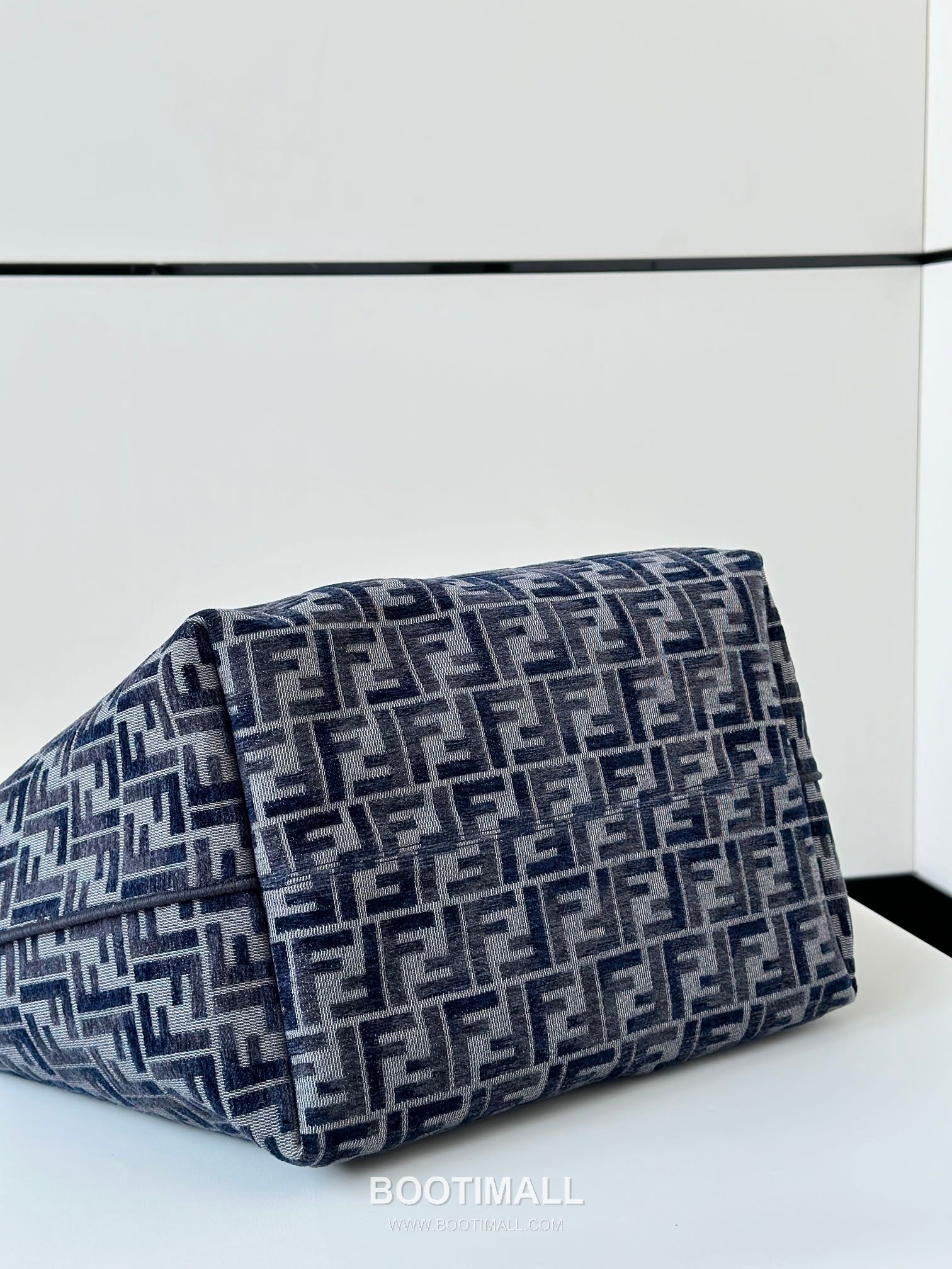 Fendi Roll Reversible FF Denim Blue Tote Bag 펜디 롤 리버서블 FF 데님 블루 토트백 35cm 10