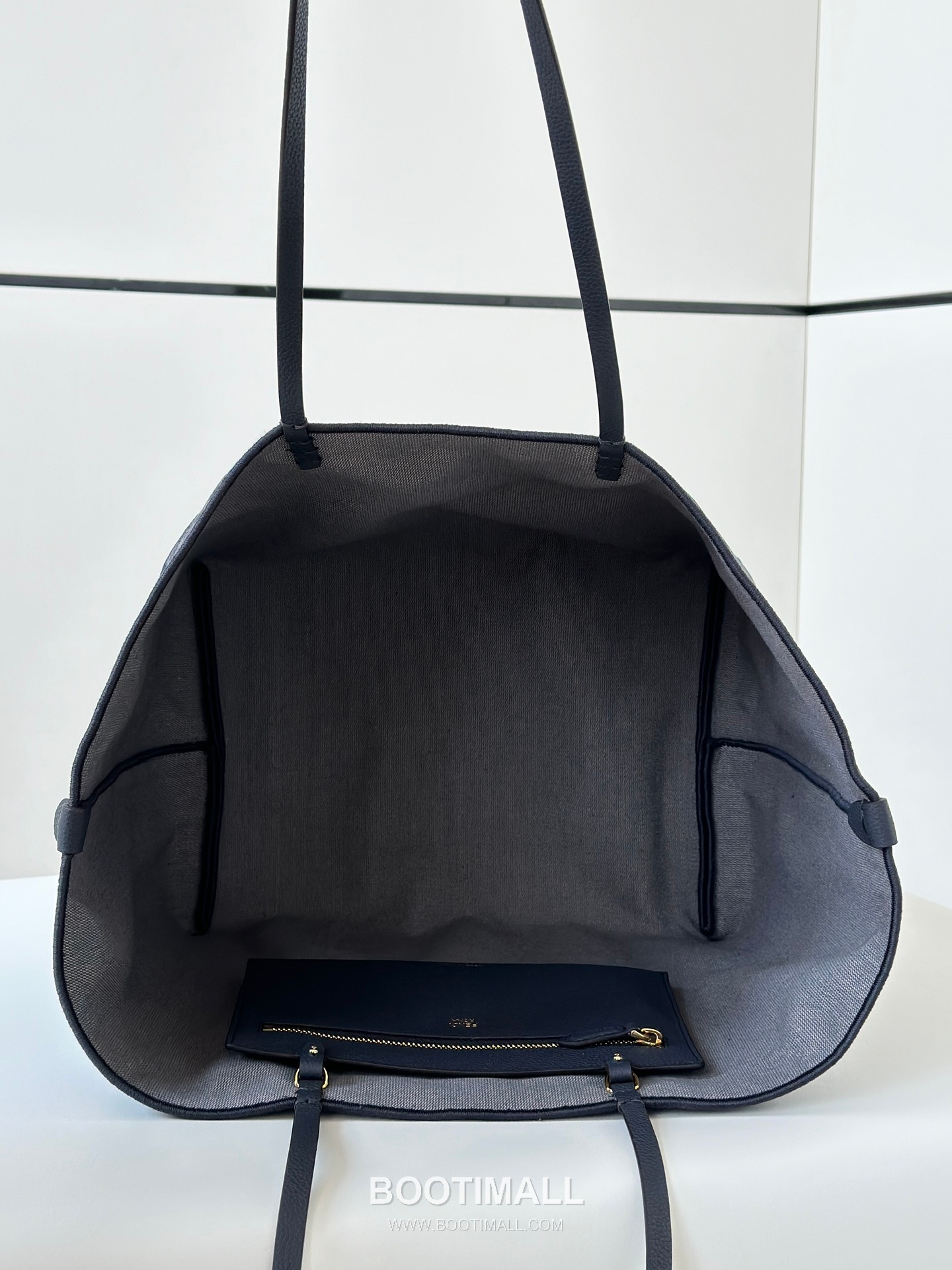 Fendi Roll Reversible FF Denim Blue Tote Bag 펜디 롤 리버서블 FF 데님 블루 토트백 35cm 14