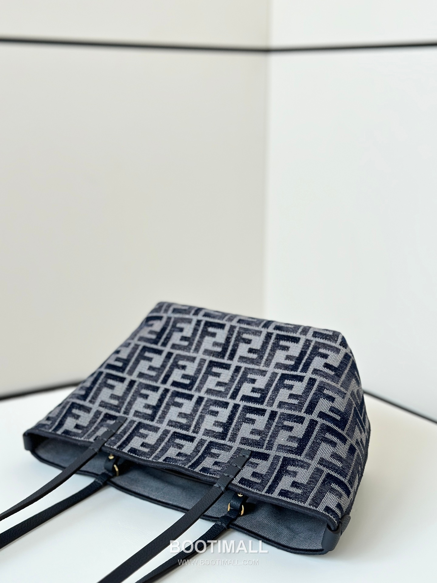 Fendi Roll Reversible FF Denim Blue Tote Bag 펜디 롤 리버서블 FF 데님 블루 토트백 24cm 9