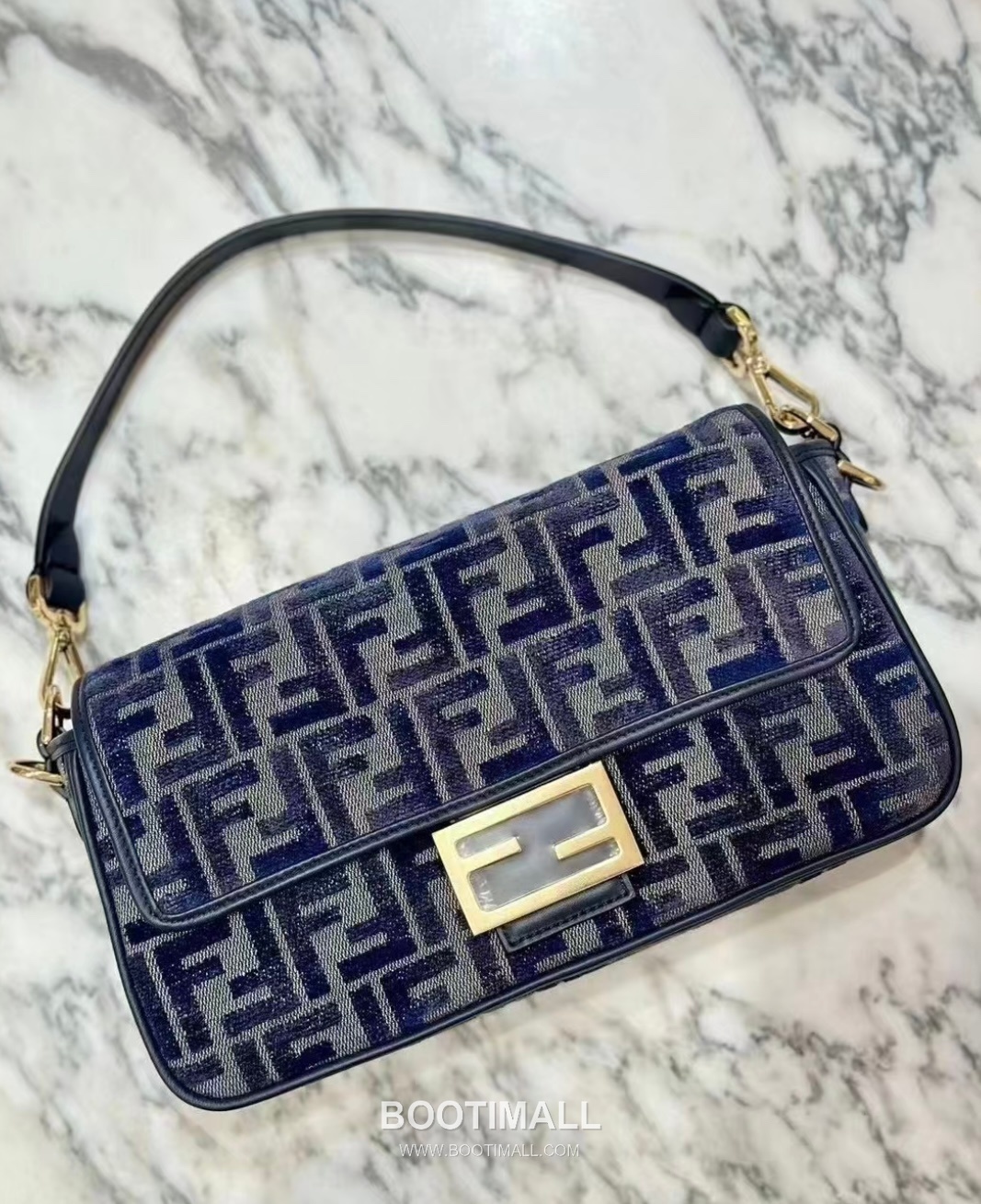 Fendi Baguette Medium FF Chenille Navy Shoulder Bag 펜디 바게트 미디엄 FF 셰닐 네이비 숄더백 27cm 3