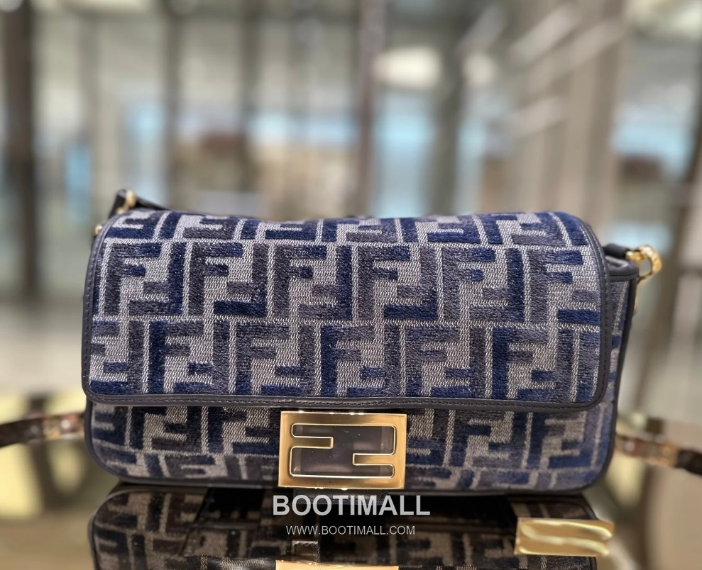 Fendi Baguette Medium FF Chenille Navy Shoulder Bag 펜디 바게트 미디엄 FF 셰닐 네이비 숄더백 27cm 4