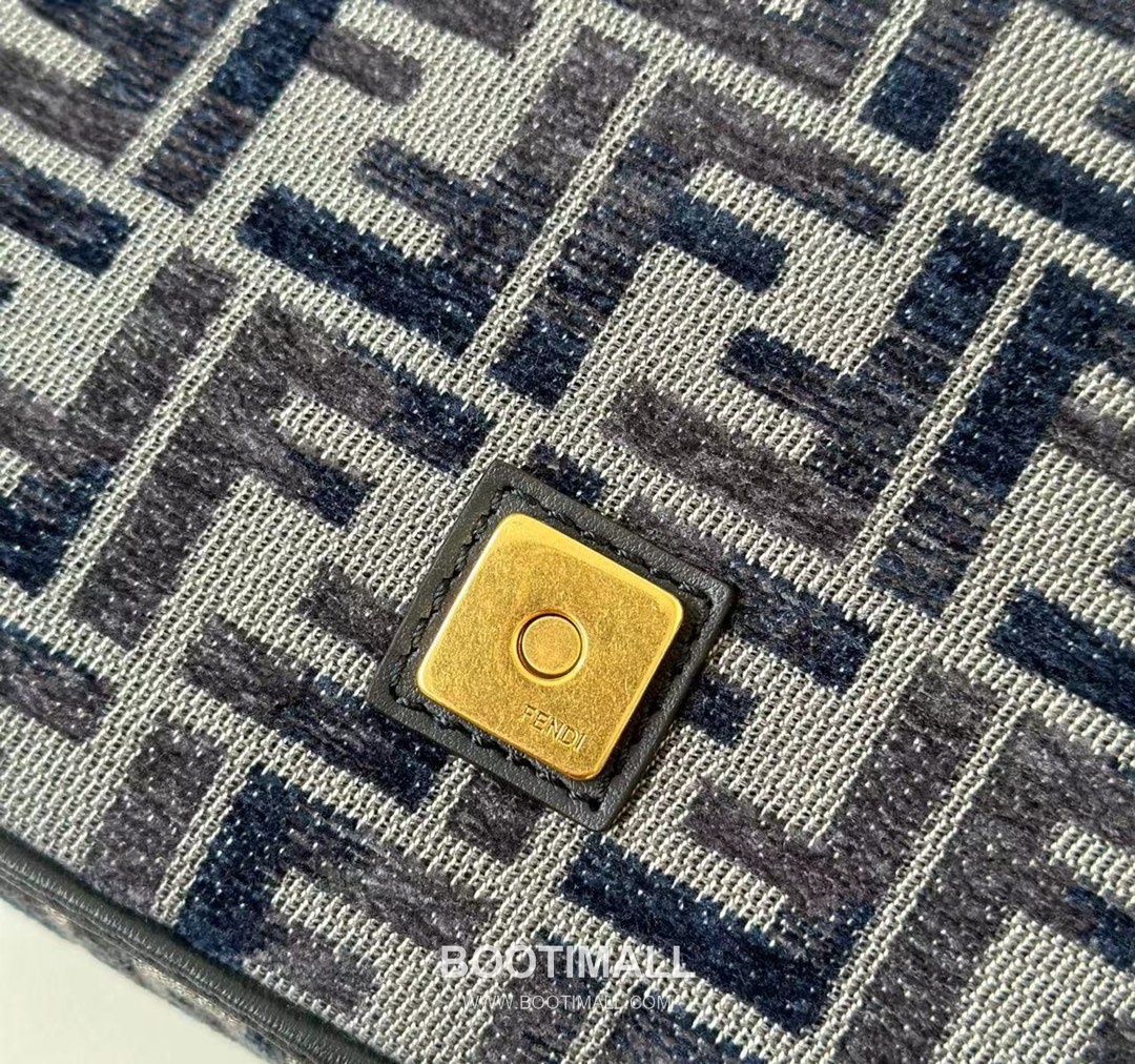 Fendi Baguette Medium FF Chenille Navy Shoulder Bag 펜디 바게트 미디엄 FF 셰닐 네이비 숄더백 27cm 12